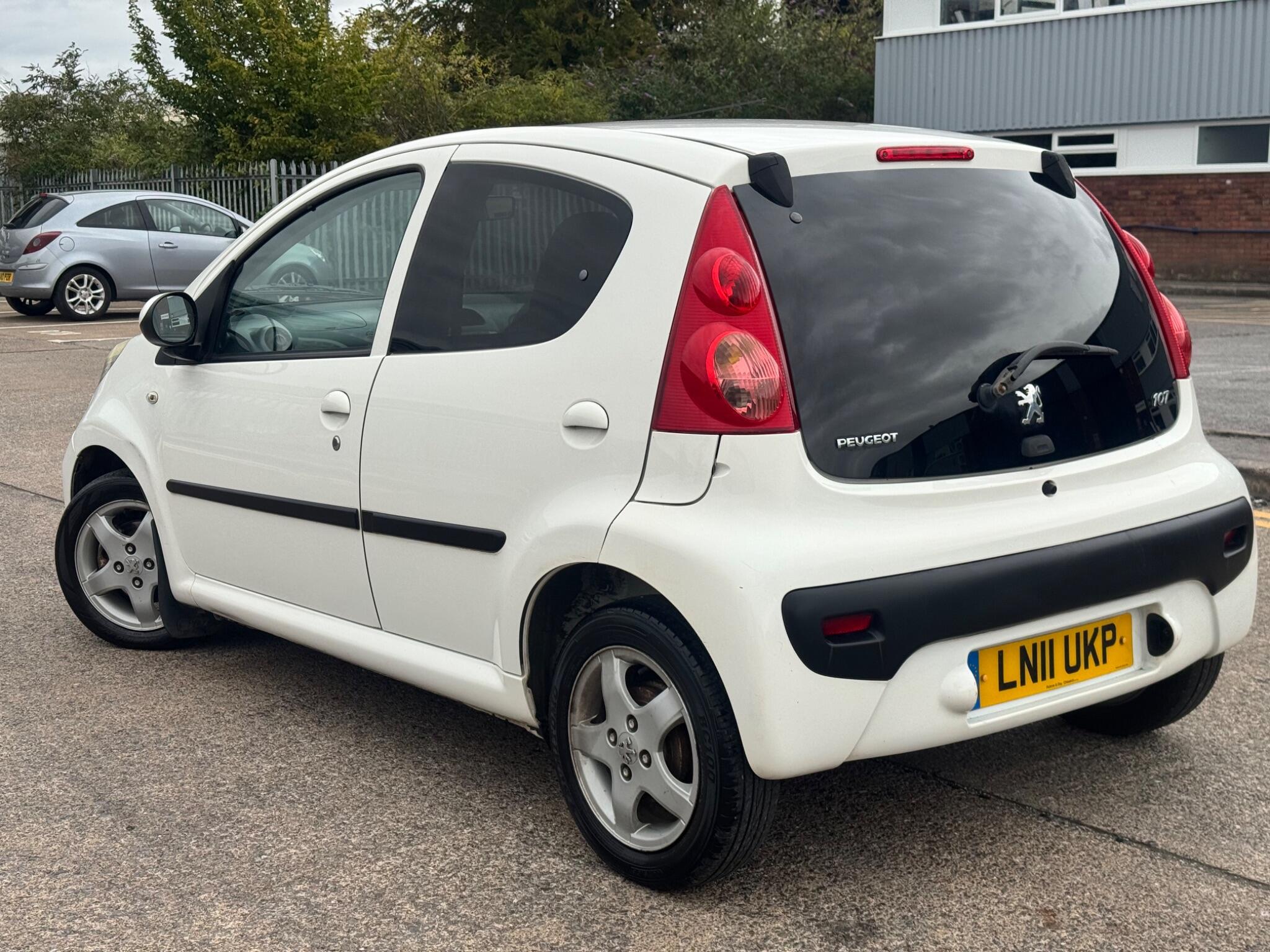 Peugeot 107 view 5