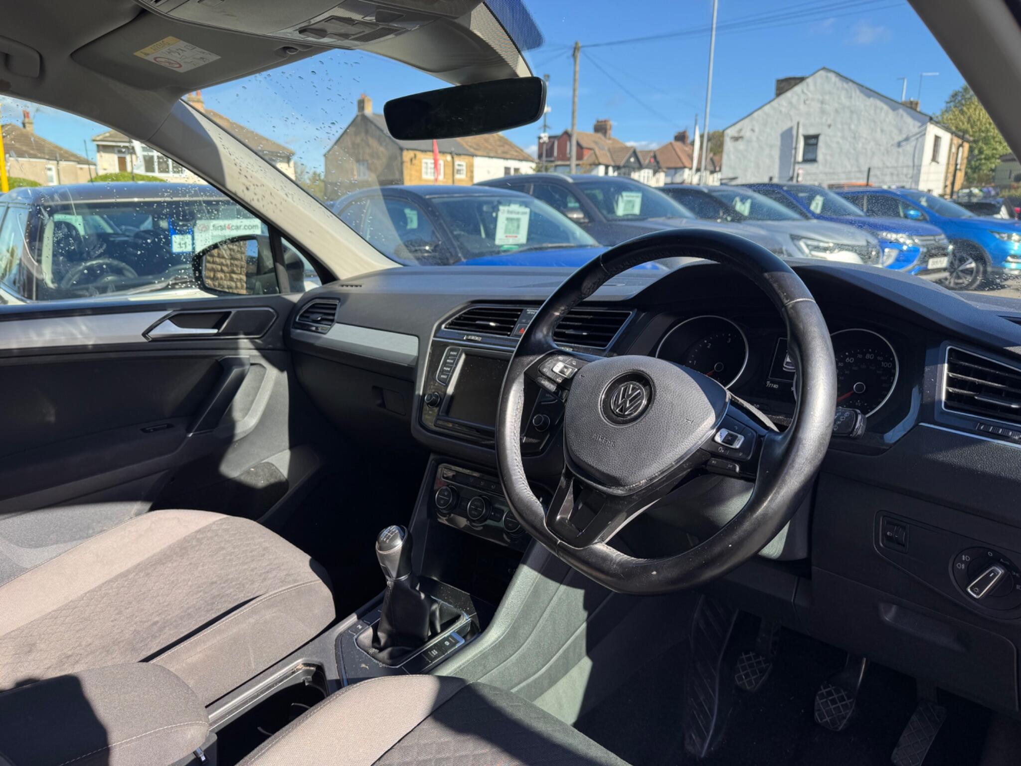 Volkswagen Tiguan view 6