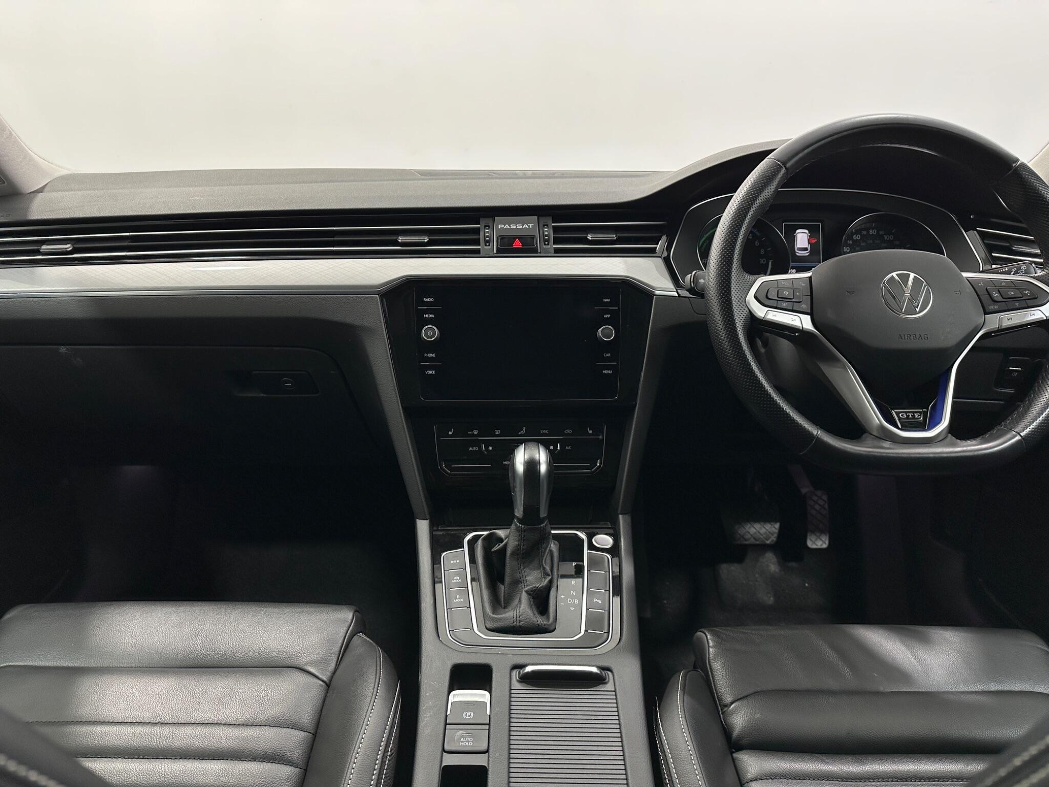 Volkswagen Passat view 20