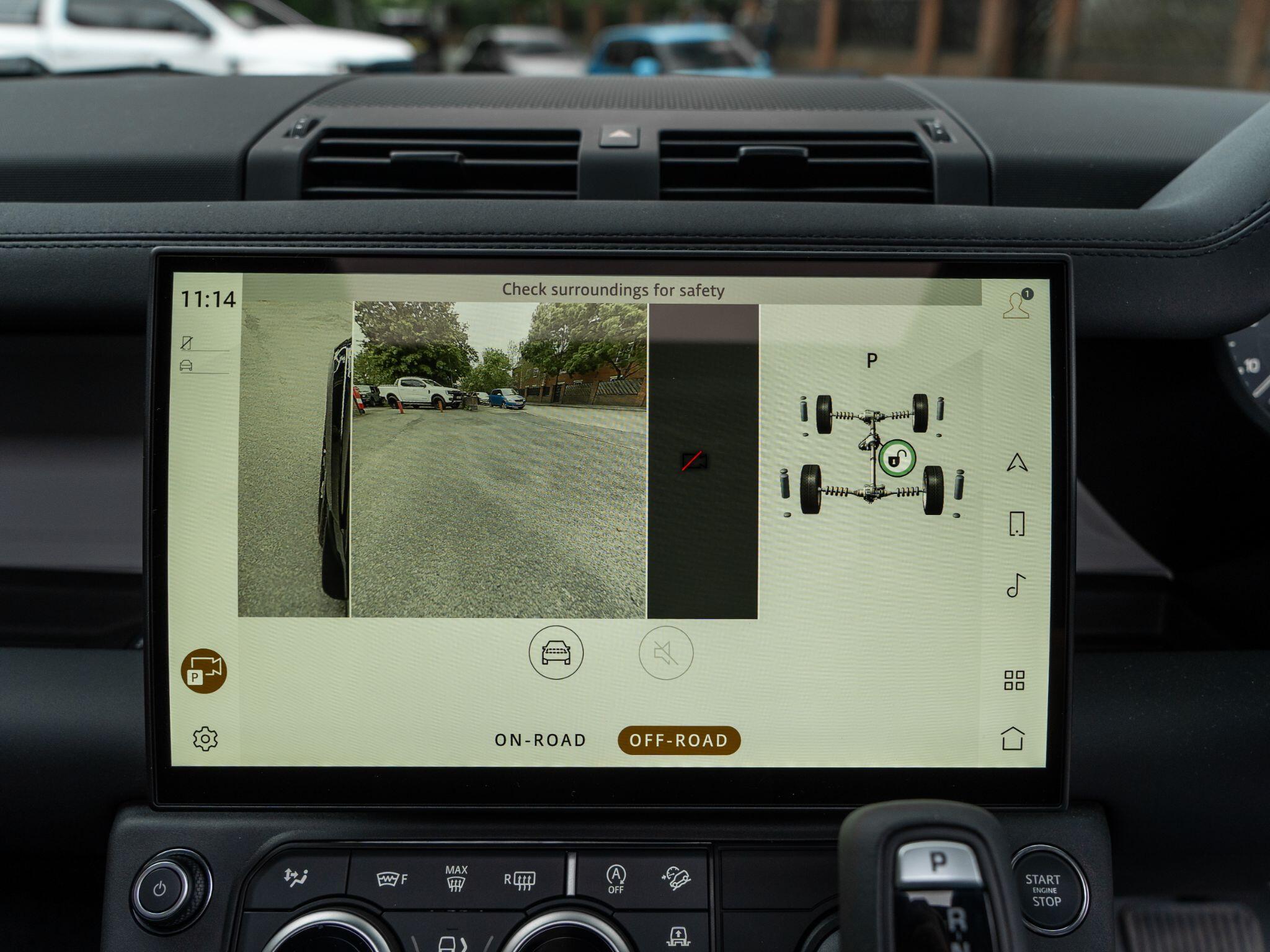 Land Rover Defender 110 view 59