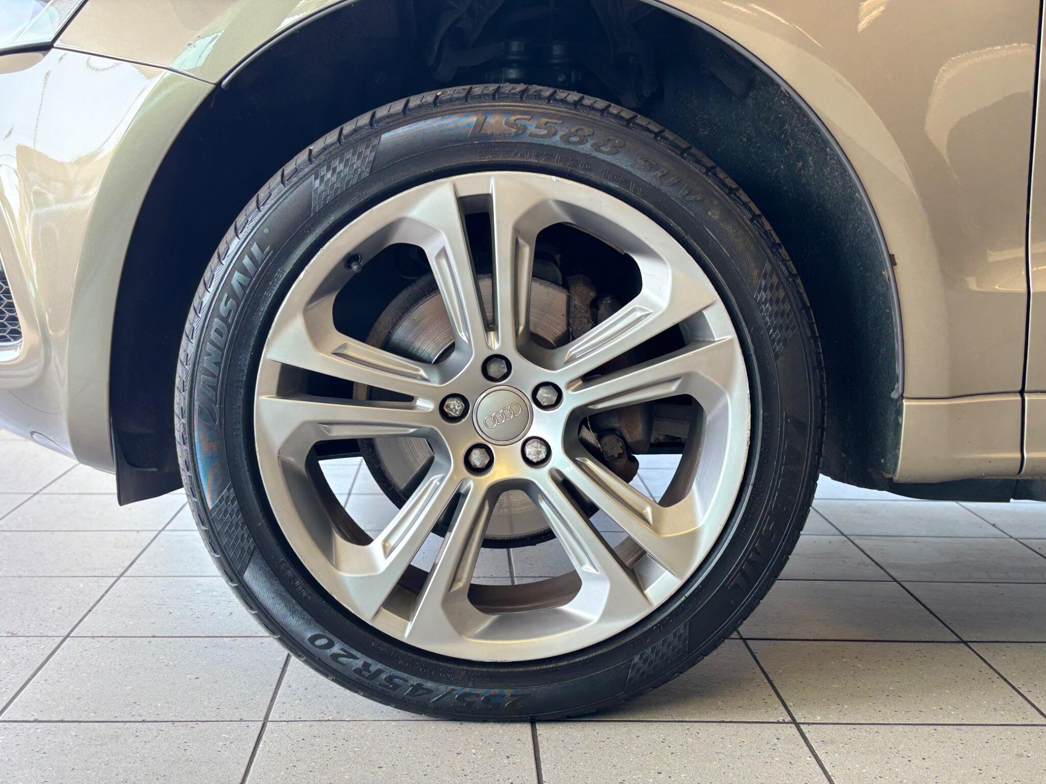 Audi Q5 view 19