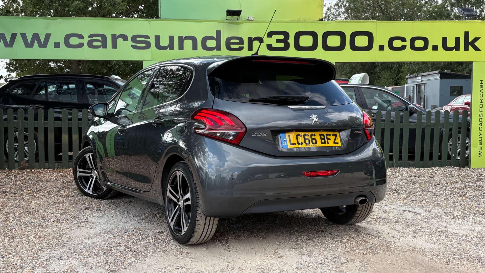 Peugeot 208 view 6