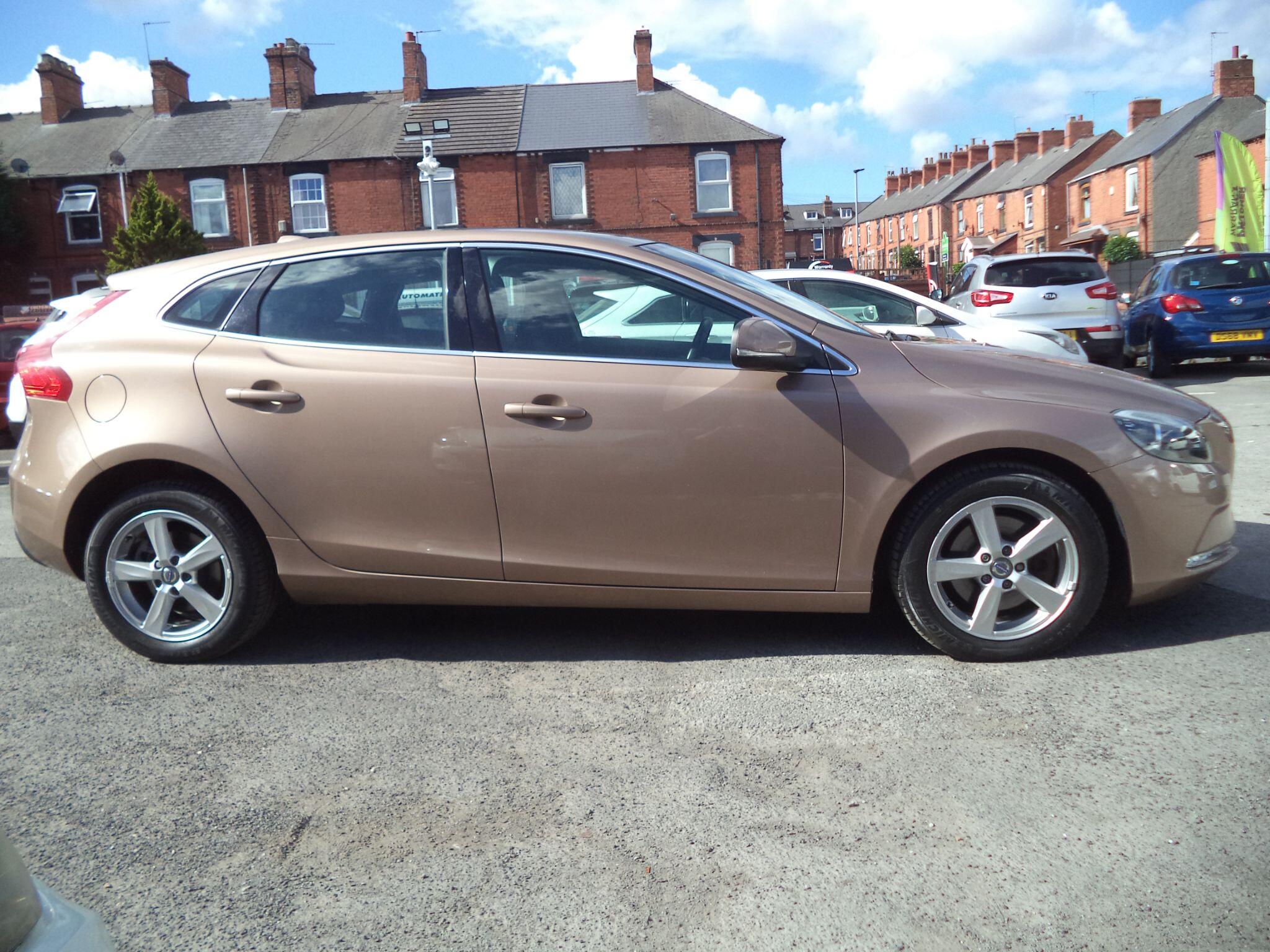 Volvo V40 view 17