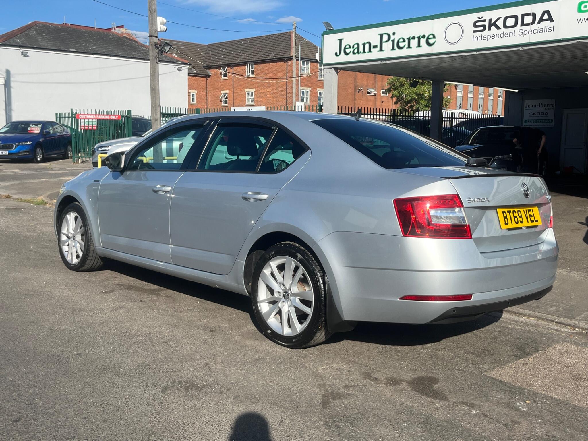 Skoda Octavia view 5