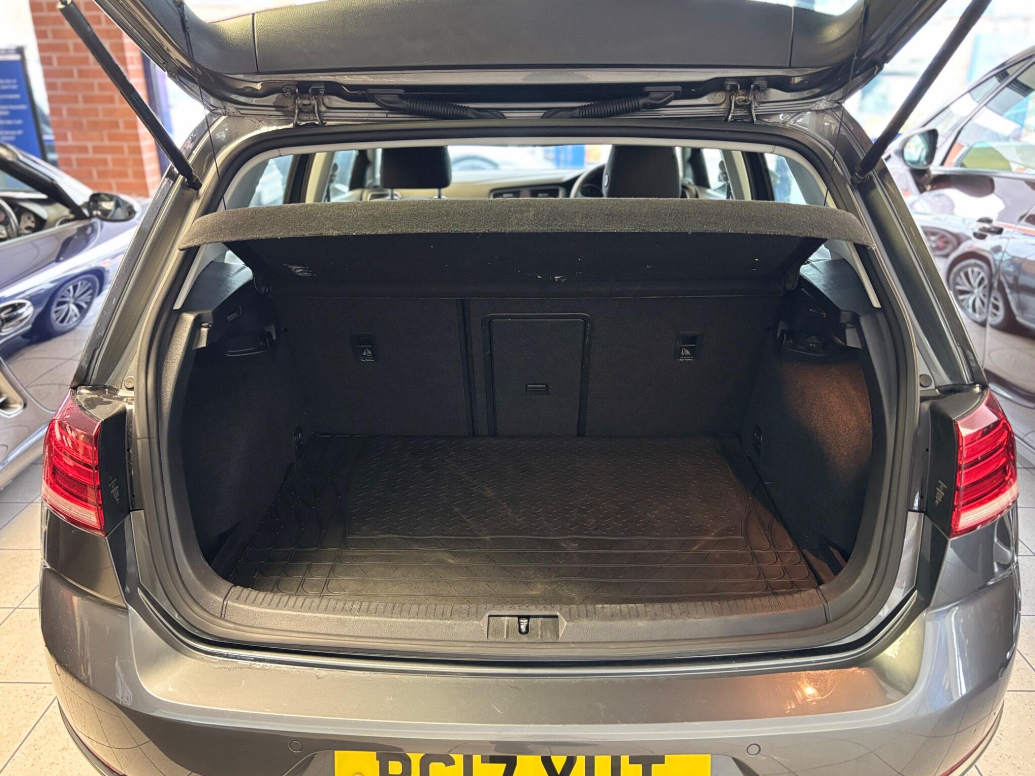 Volkswagen Golf view 10