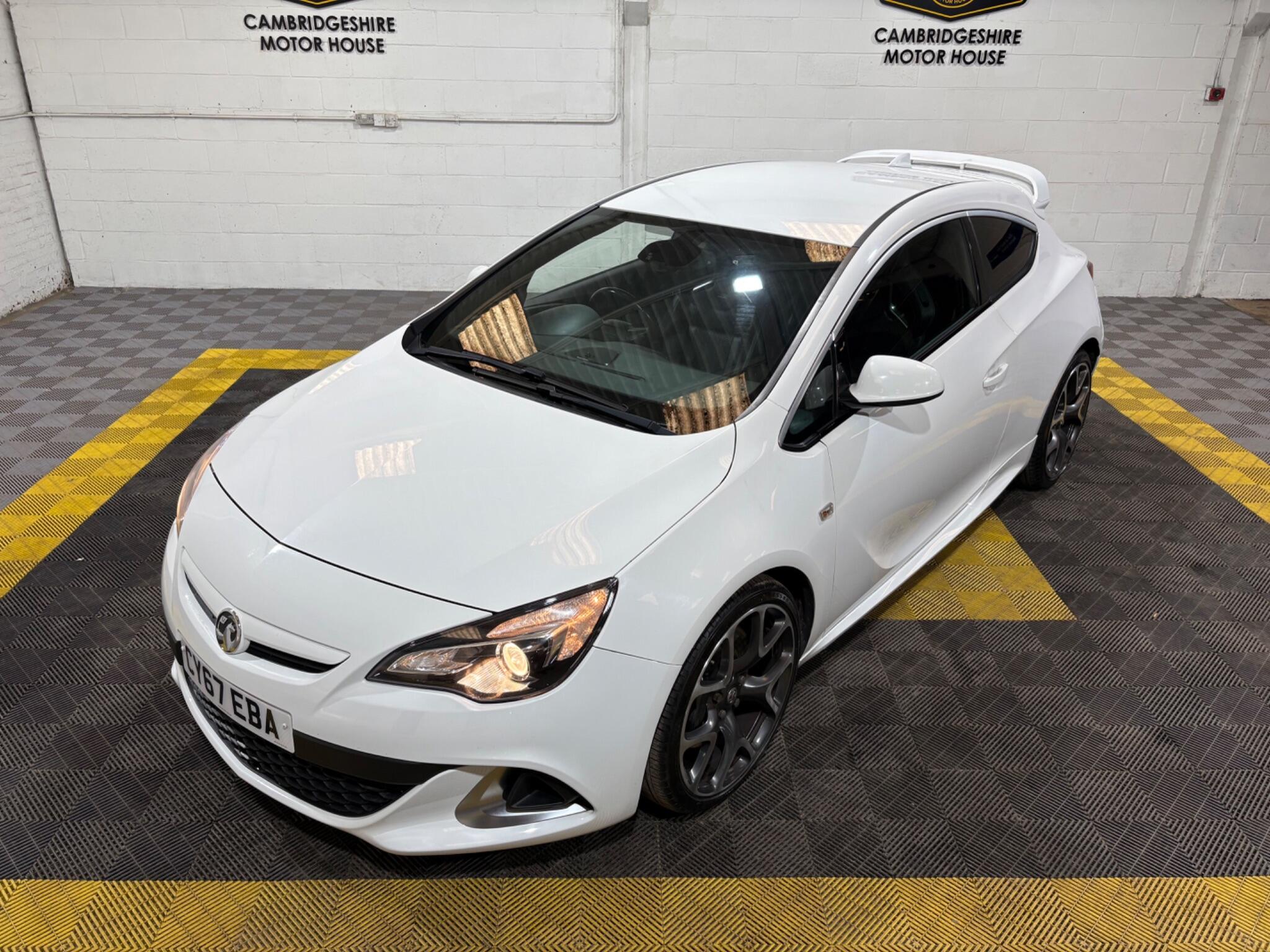 Vauxhall Astra GTC view 3
