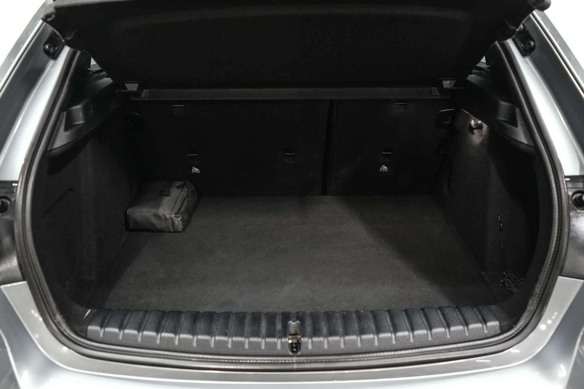 BMW 1 Series view 11