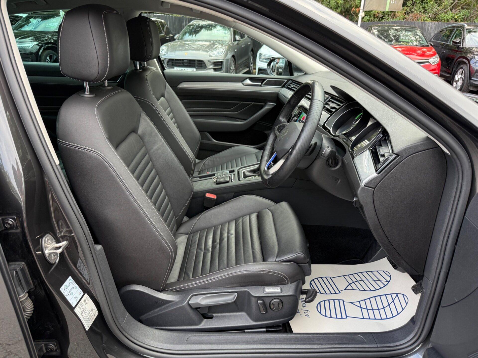 Volkswagen Passat view 15