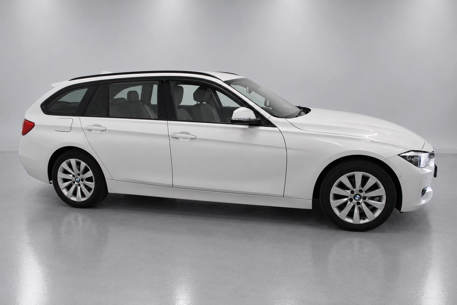 BMW 3 Series view 4