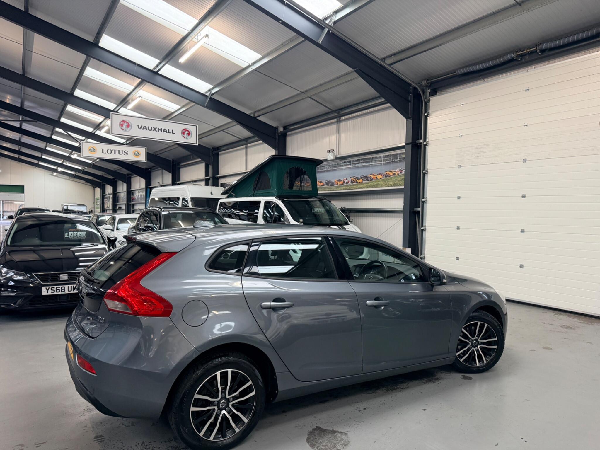 Volvo V40 view 14