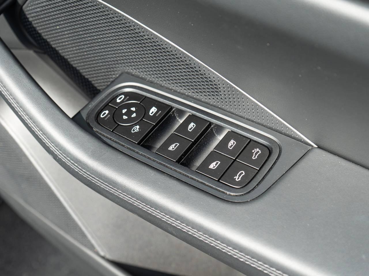 Porsche Macan view 20