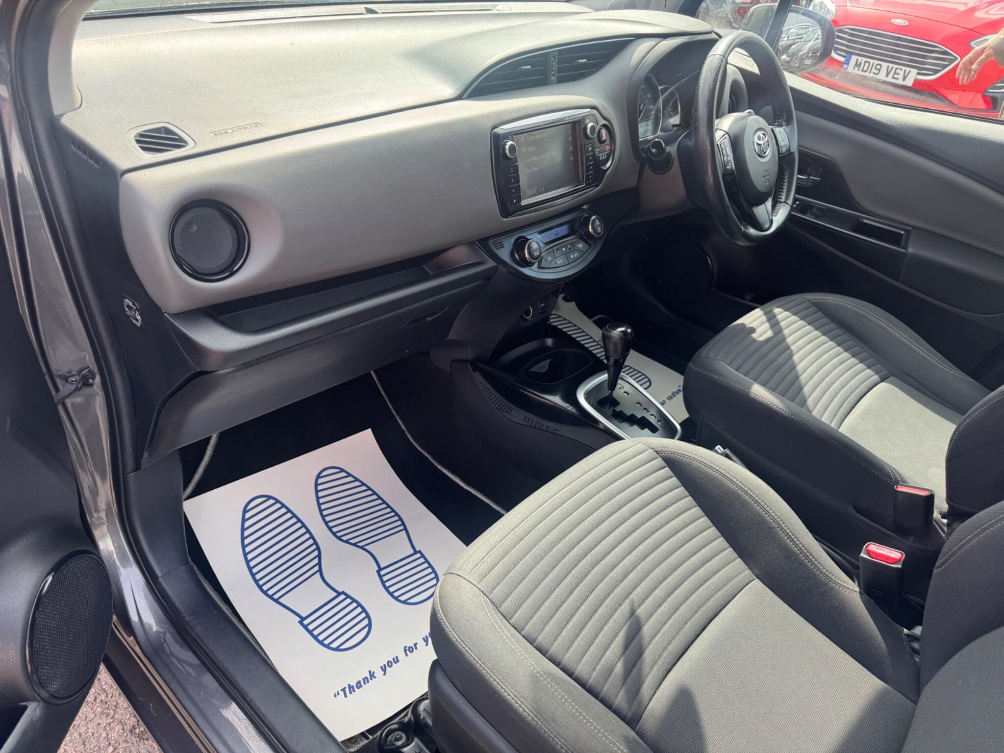 Toyota Yaris view 10