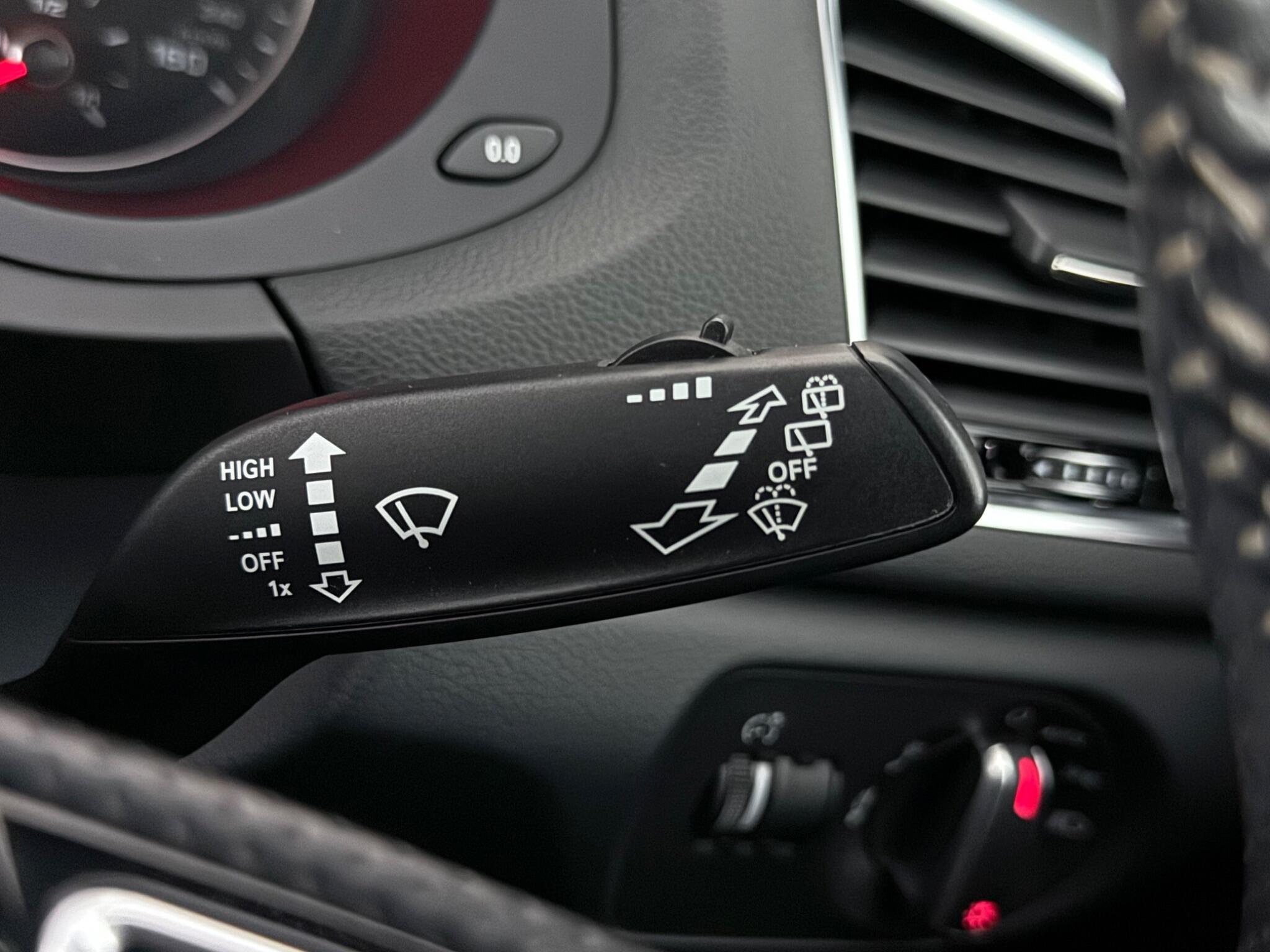 Audi Q3 view 19