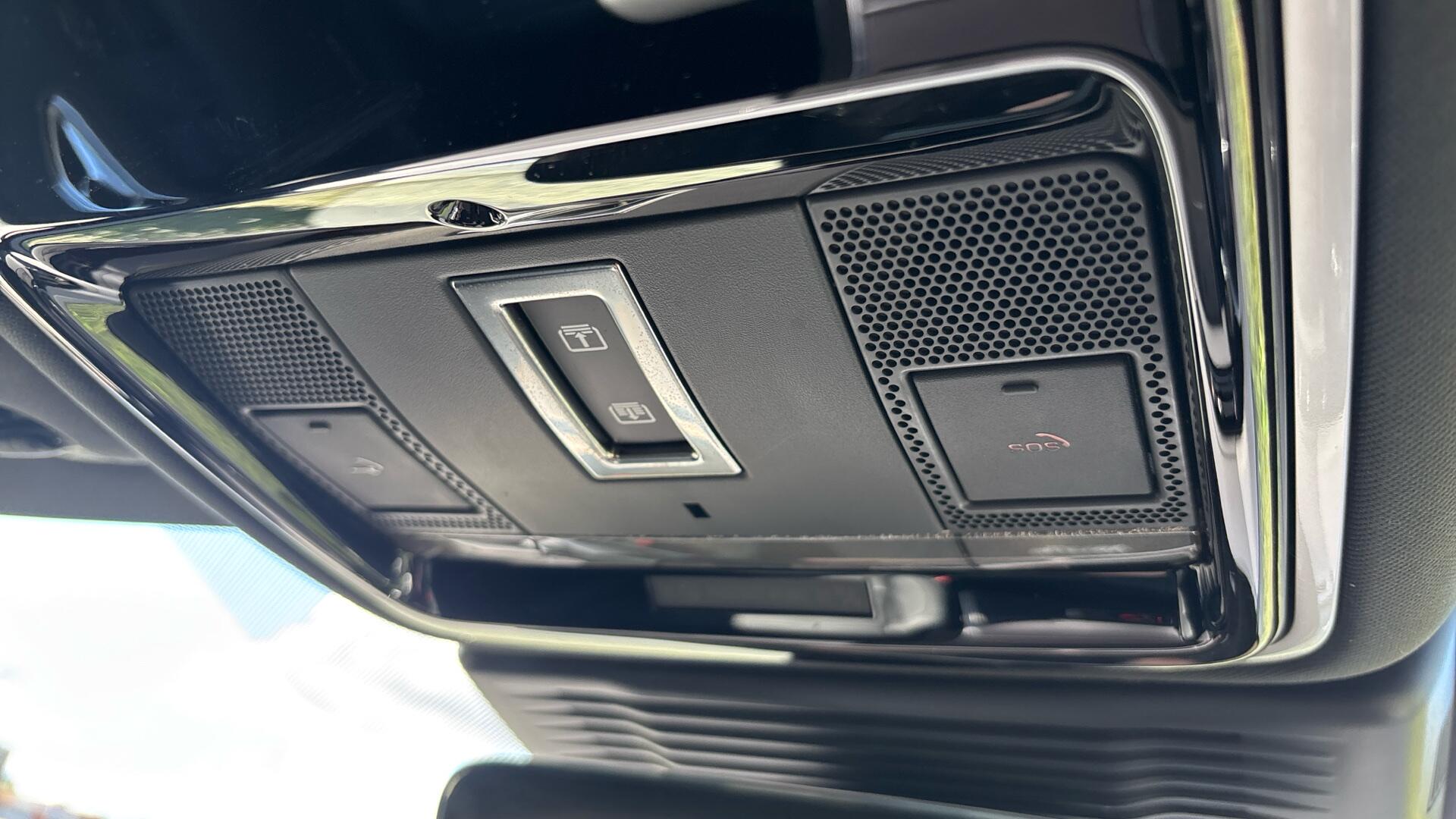 Land Rover Range Rover Velar view 38