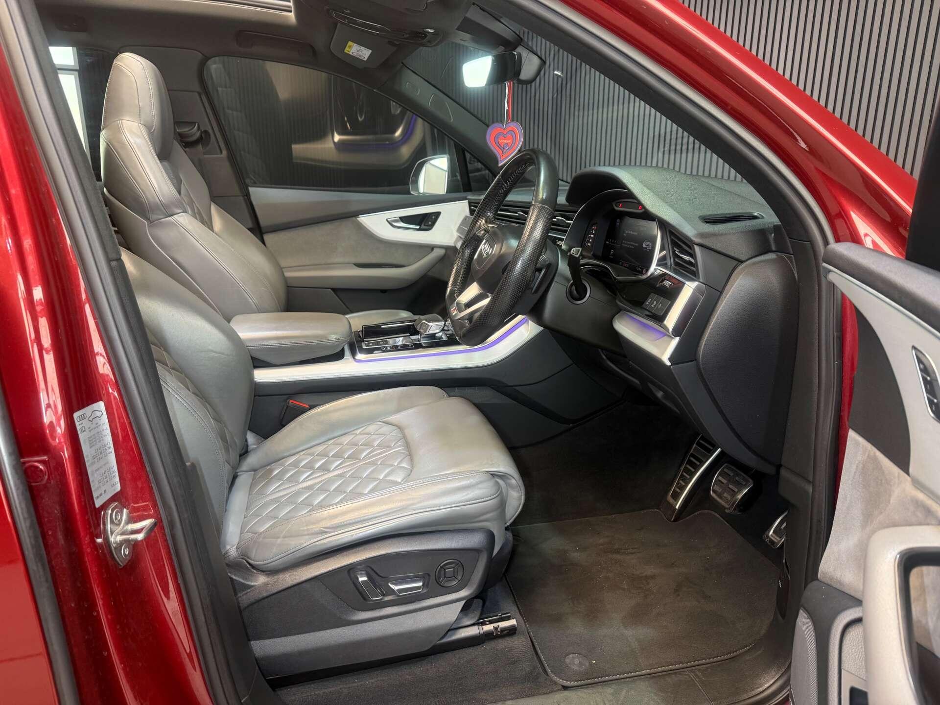 Audi SQ7 view 28