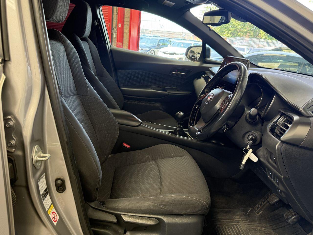 Toyota C-HR view 29
