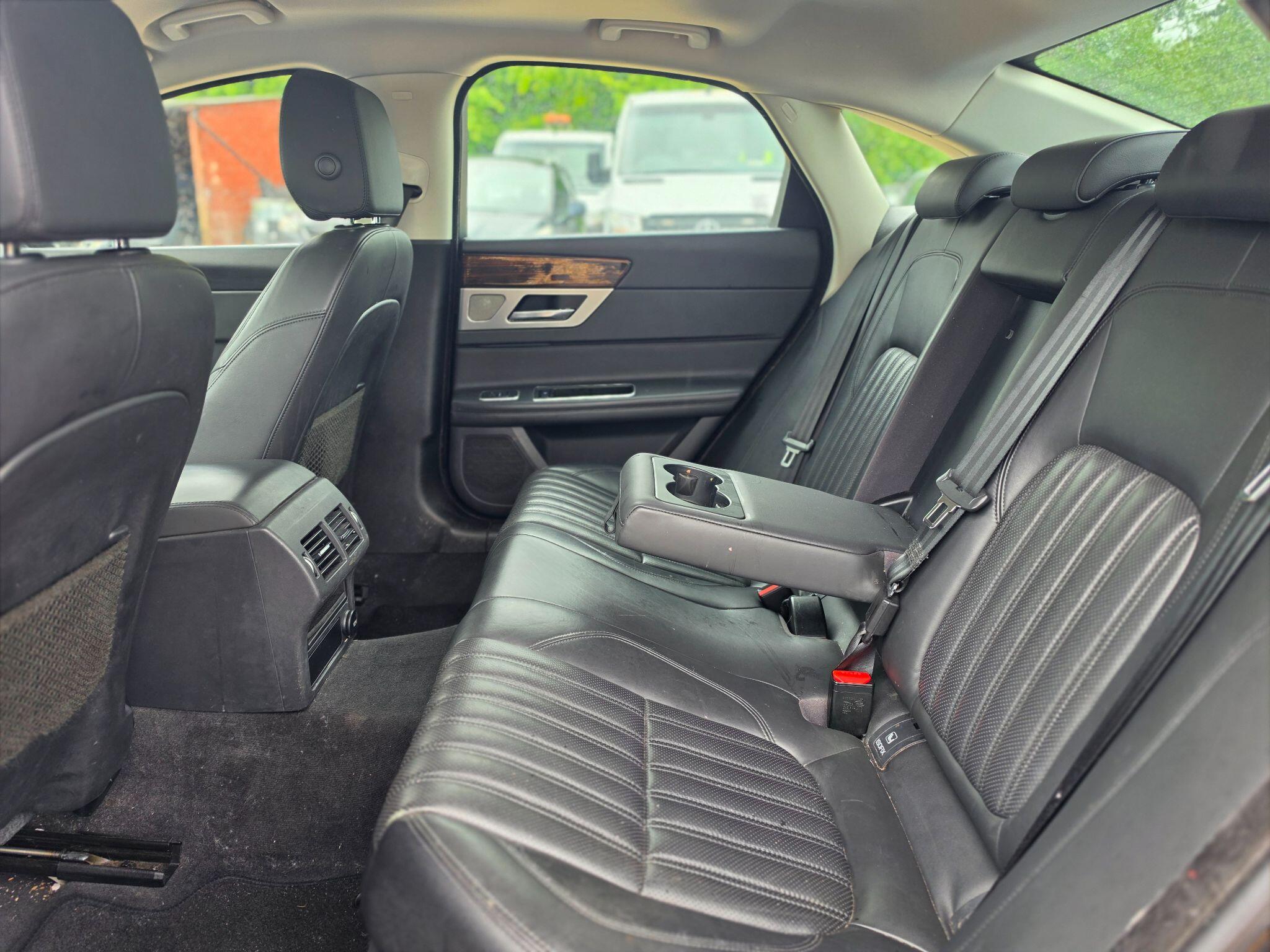 Jaguar XF view 10