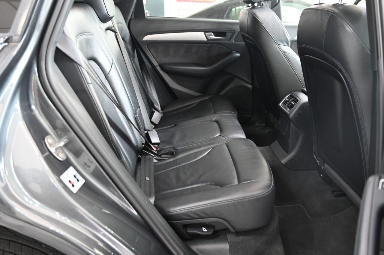 Audi Q5 view 16