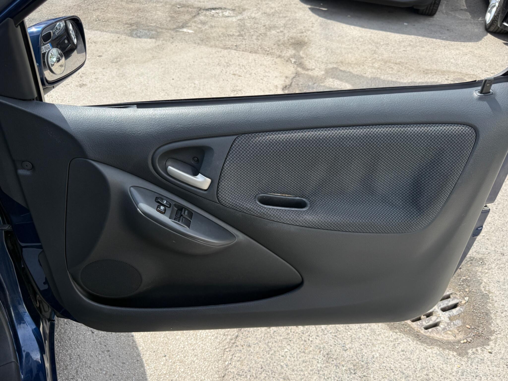 Toyota Yaris - Image 28