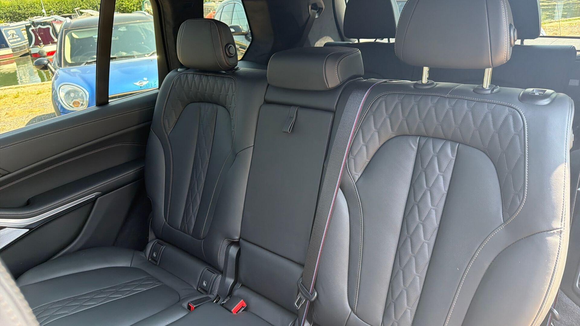 BMW X7 view 12