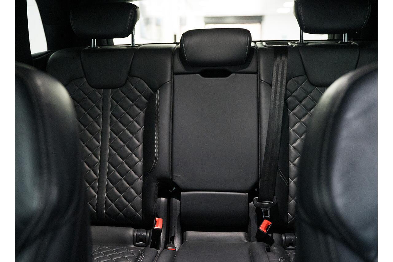 Audi SQ5 view 17