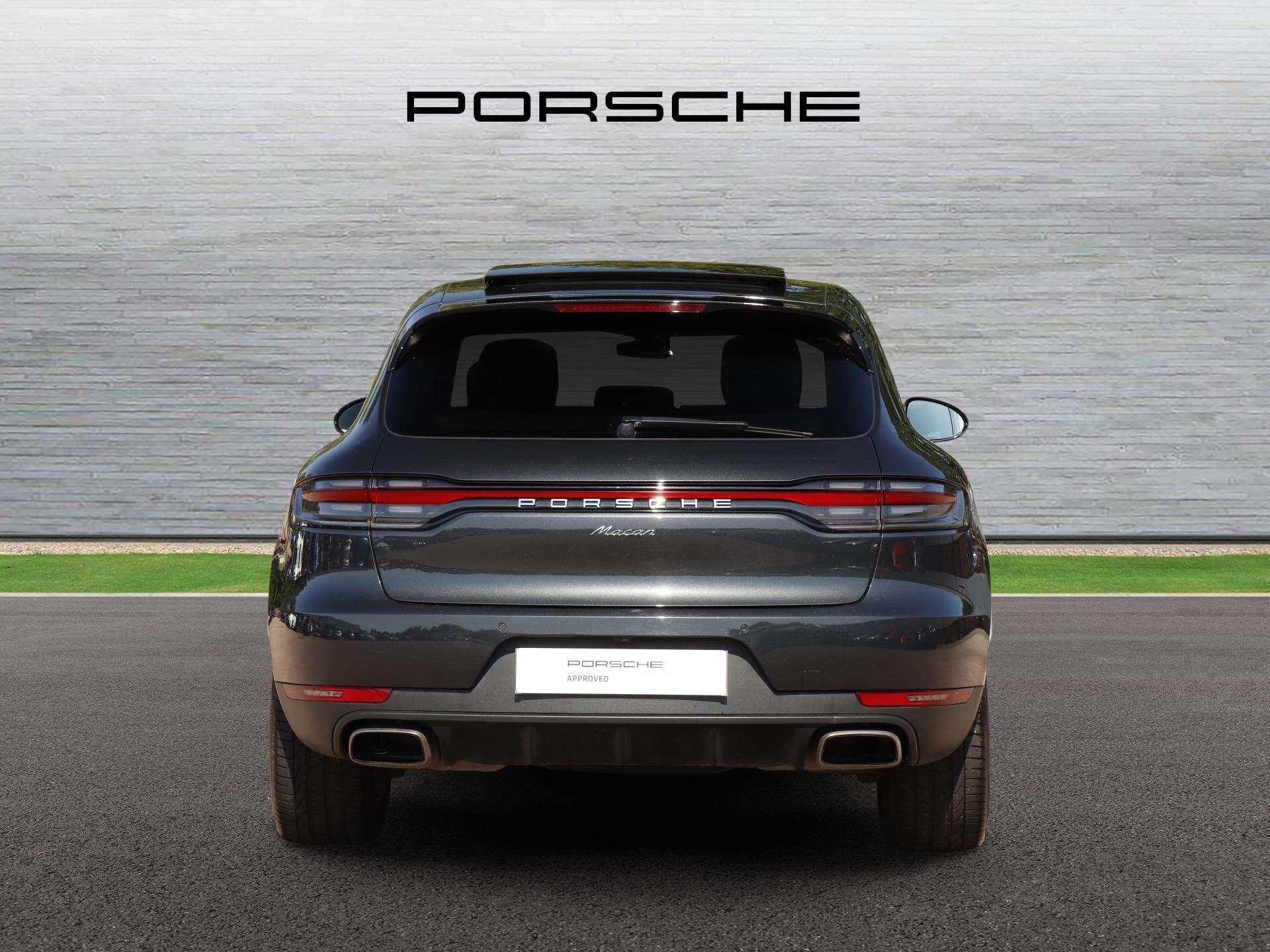 Porsche Macan view 4