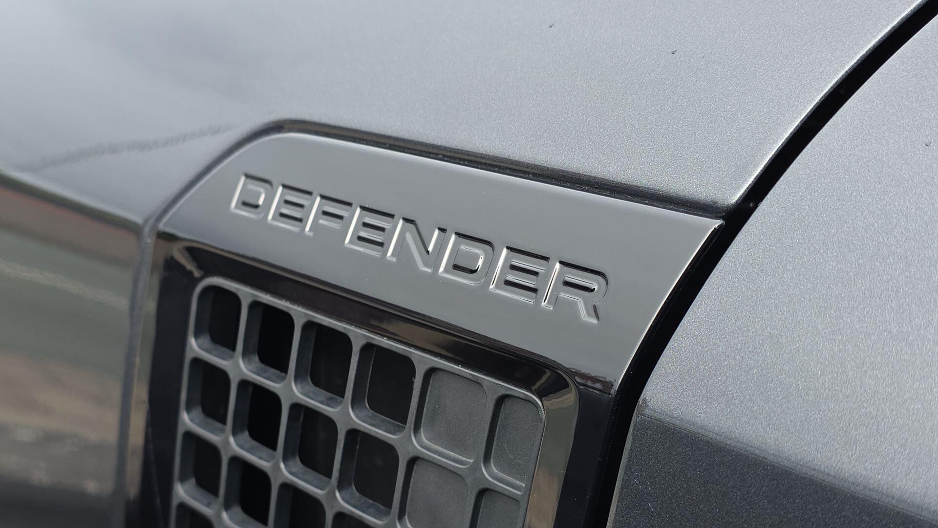 Land Rover Defender view 23