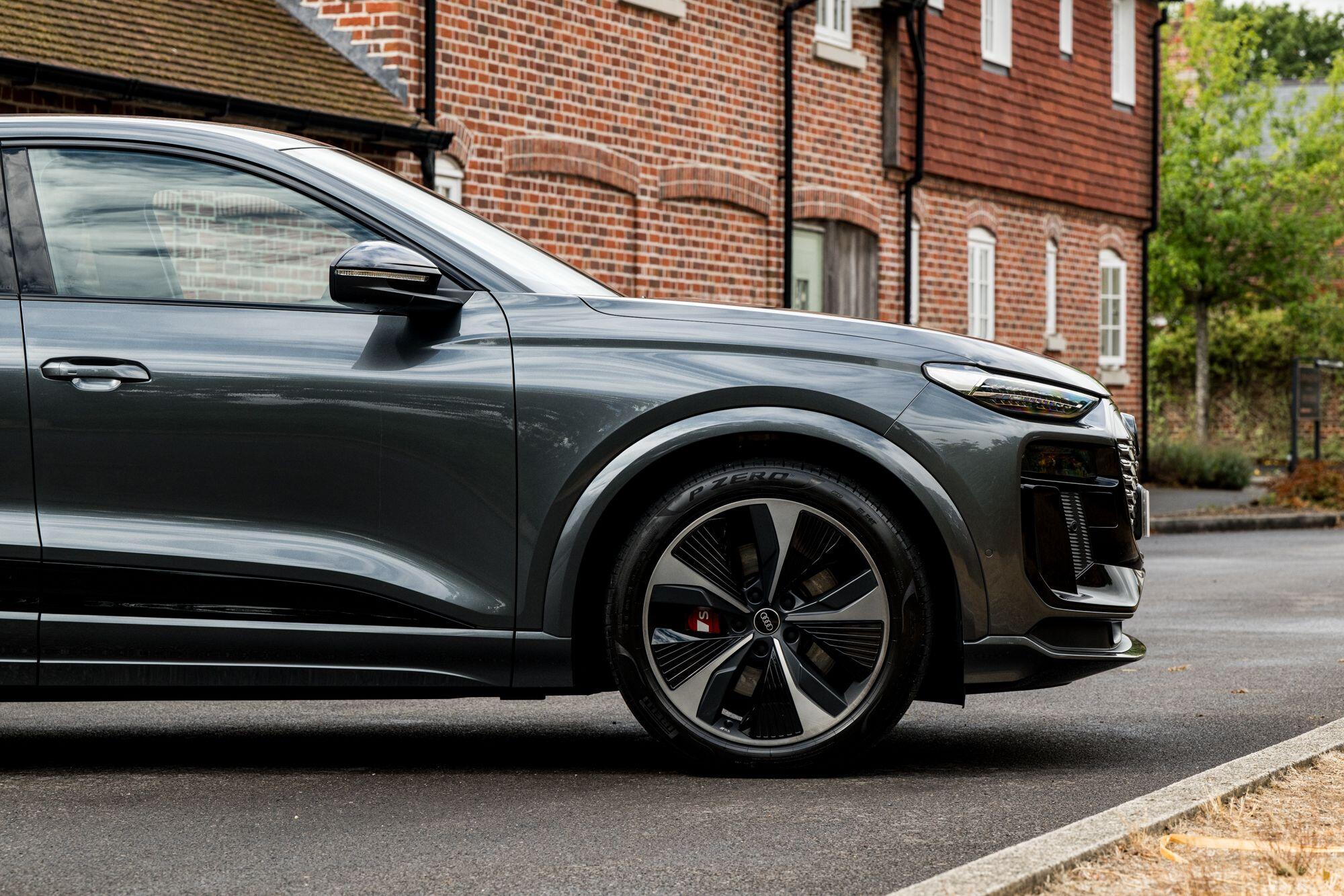 Audi SQ6 E-Tron view 20