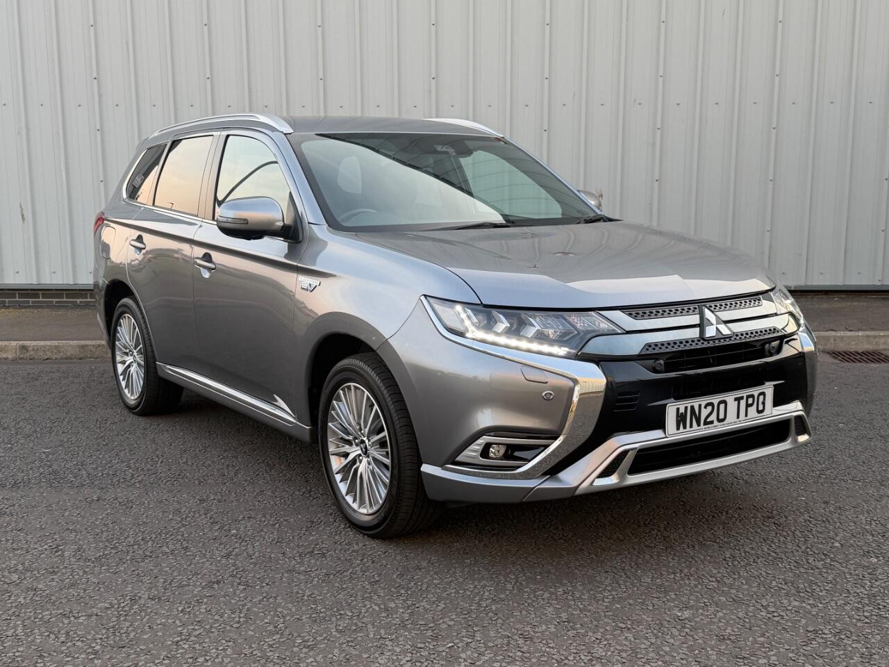 Mitsubishi Outlander view 2