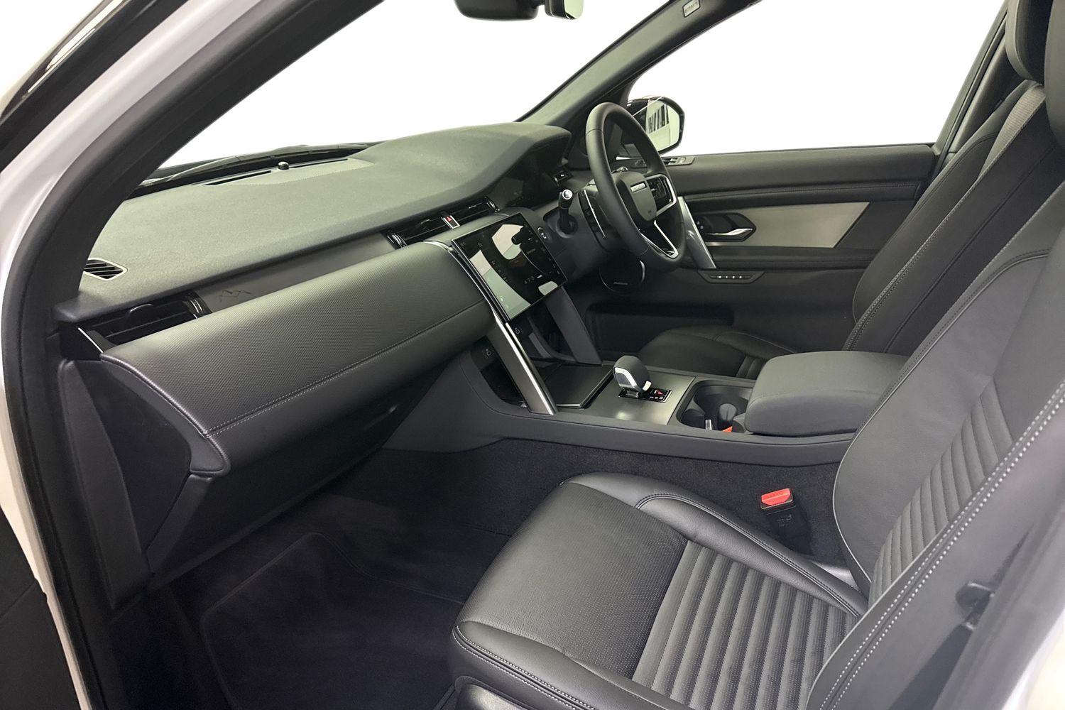 Land Rover Discovery Sport view 7