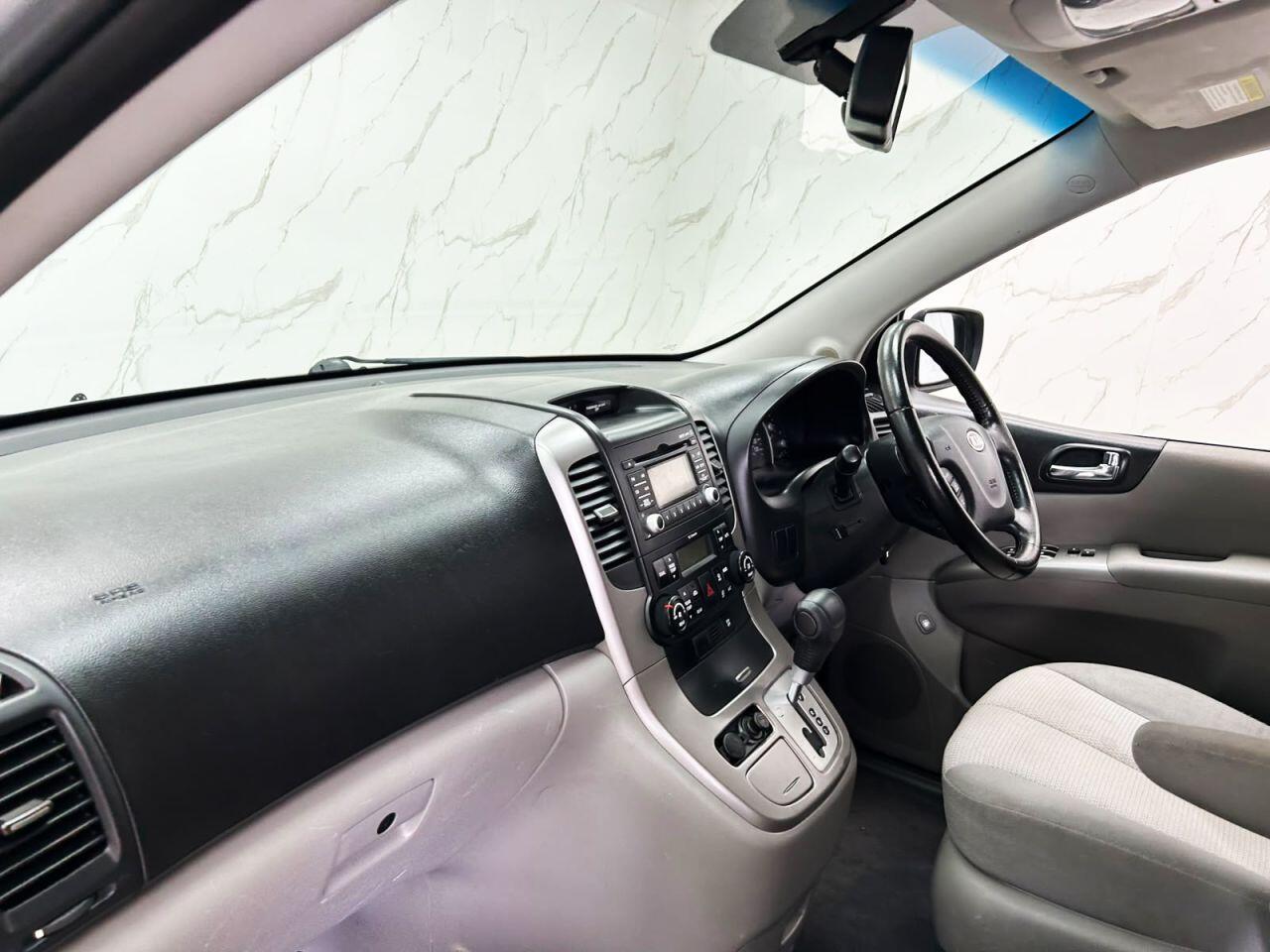 Kia Sedona view 17