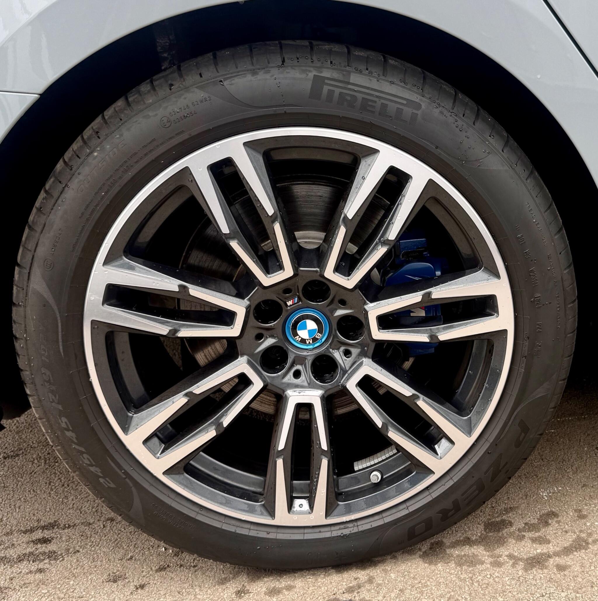 BMW I5 view 22