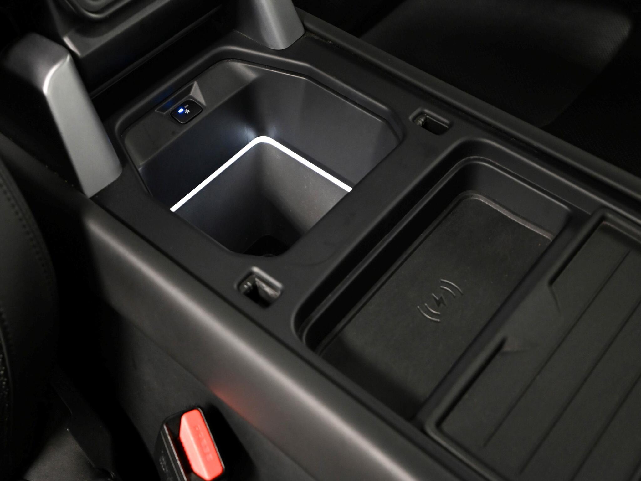 Land Rover Defender view 40