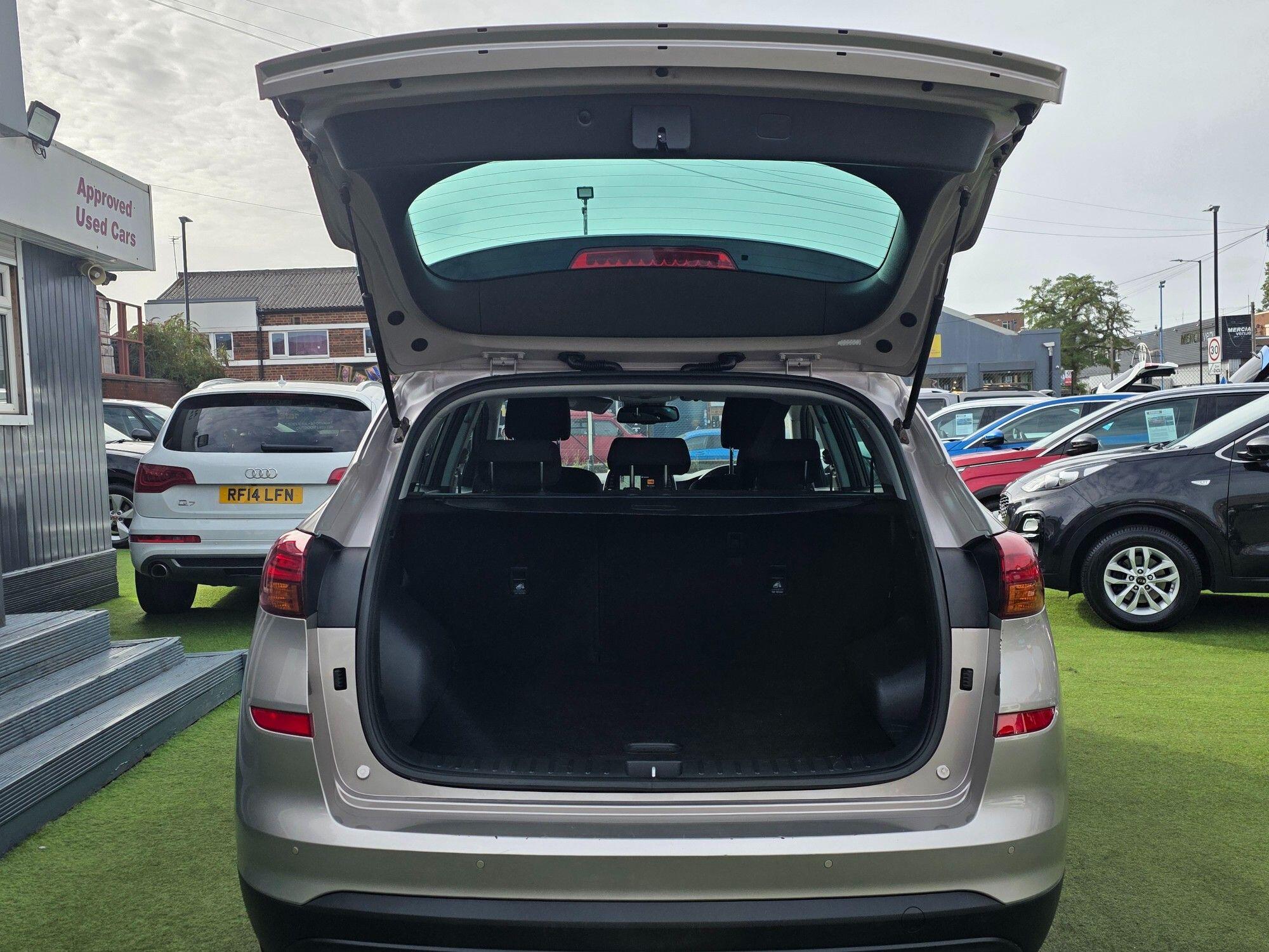 Hyundai Tucson view 18