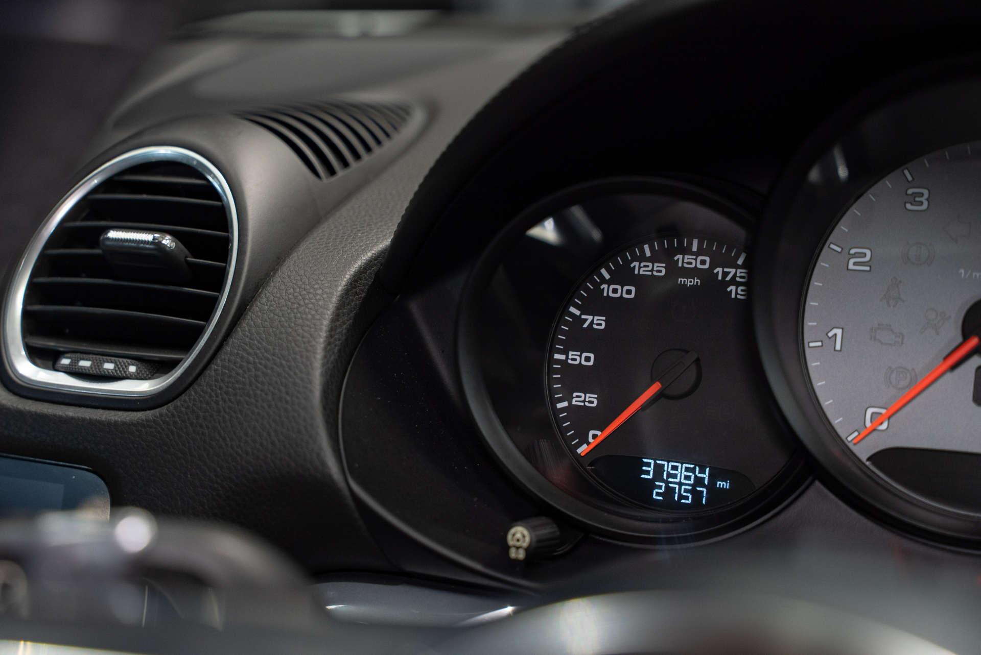 Porsche Cayman view 16