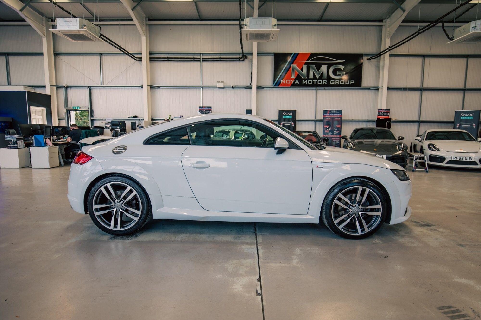Audi TT view 21