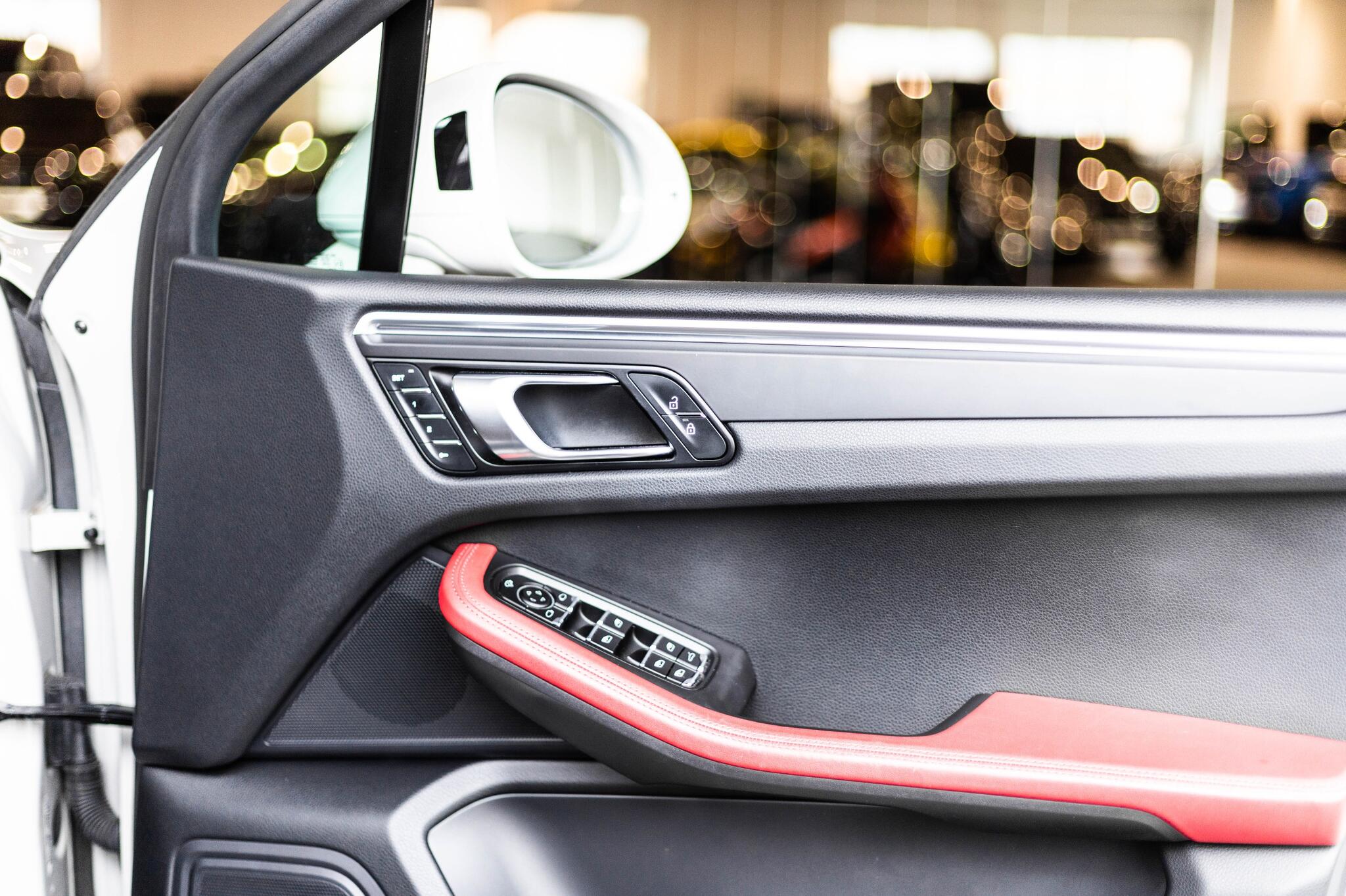 Porsche Macan view 26
