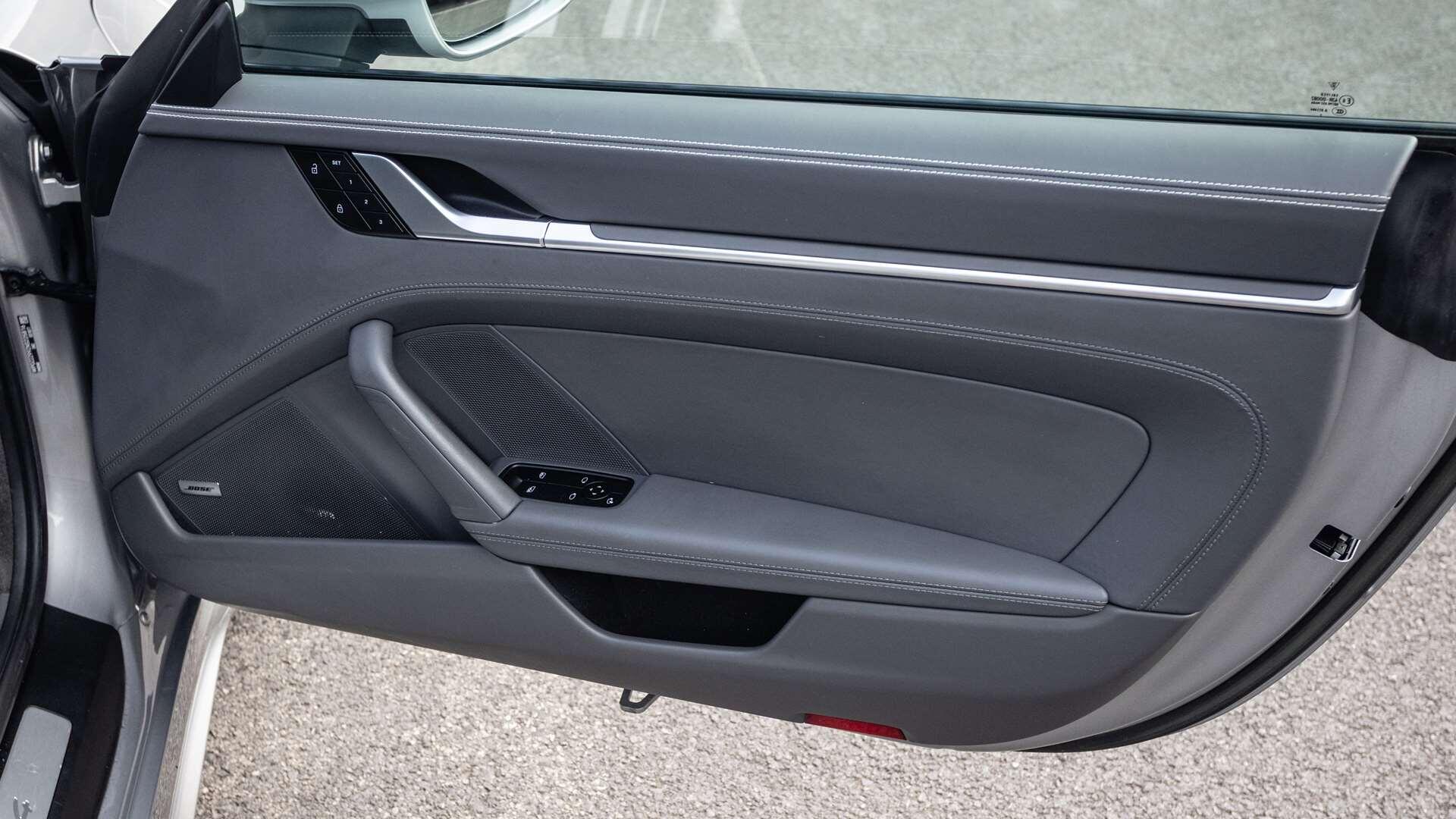 Porsche 911 view 34