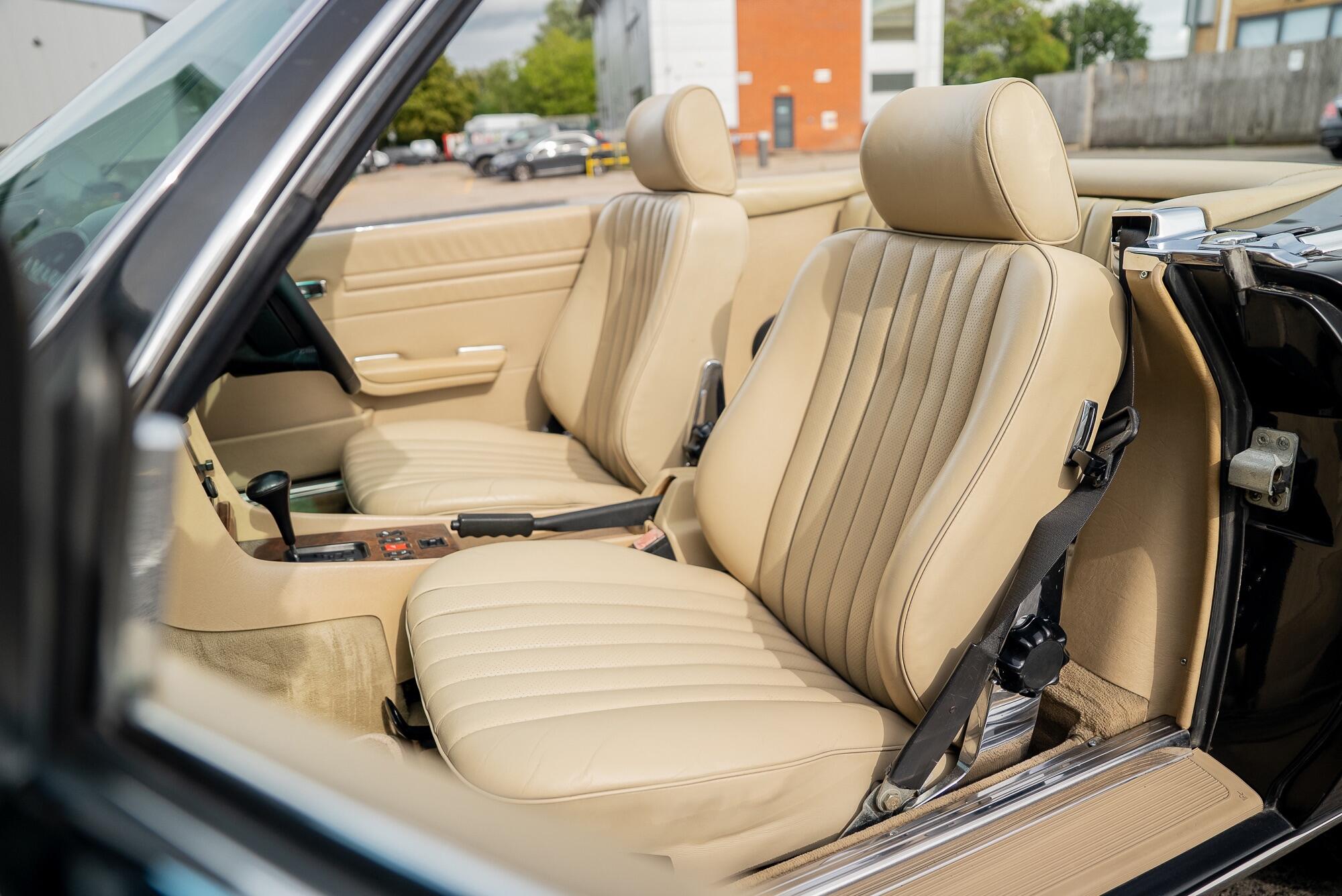 Mercedes-Benz 500 SL view 22