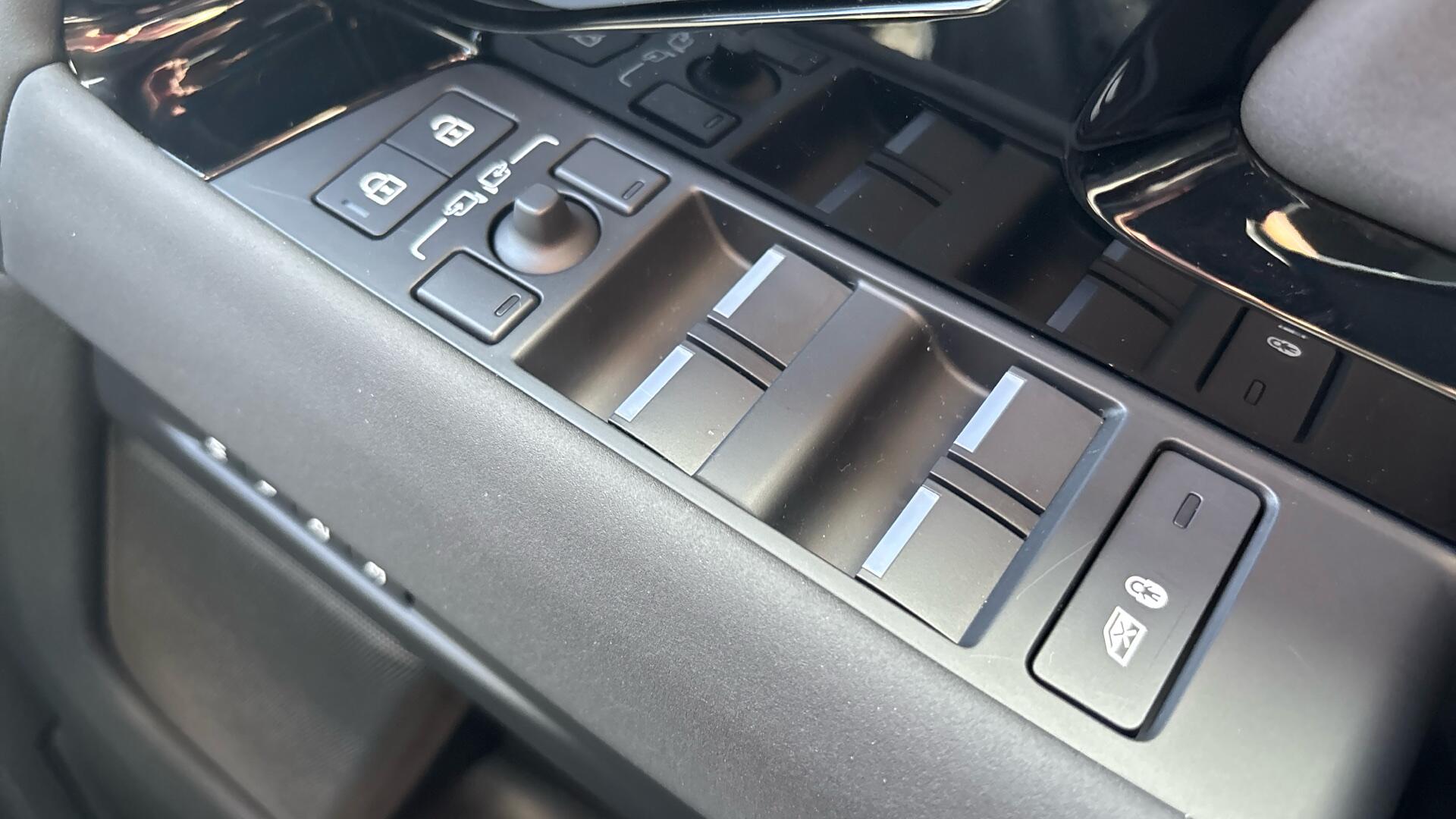 Land Rover Range Rover Evoque view 40