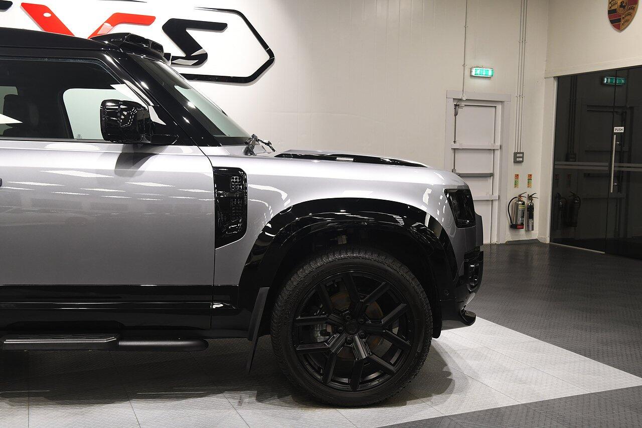 Land Rover Defender view 35