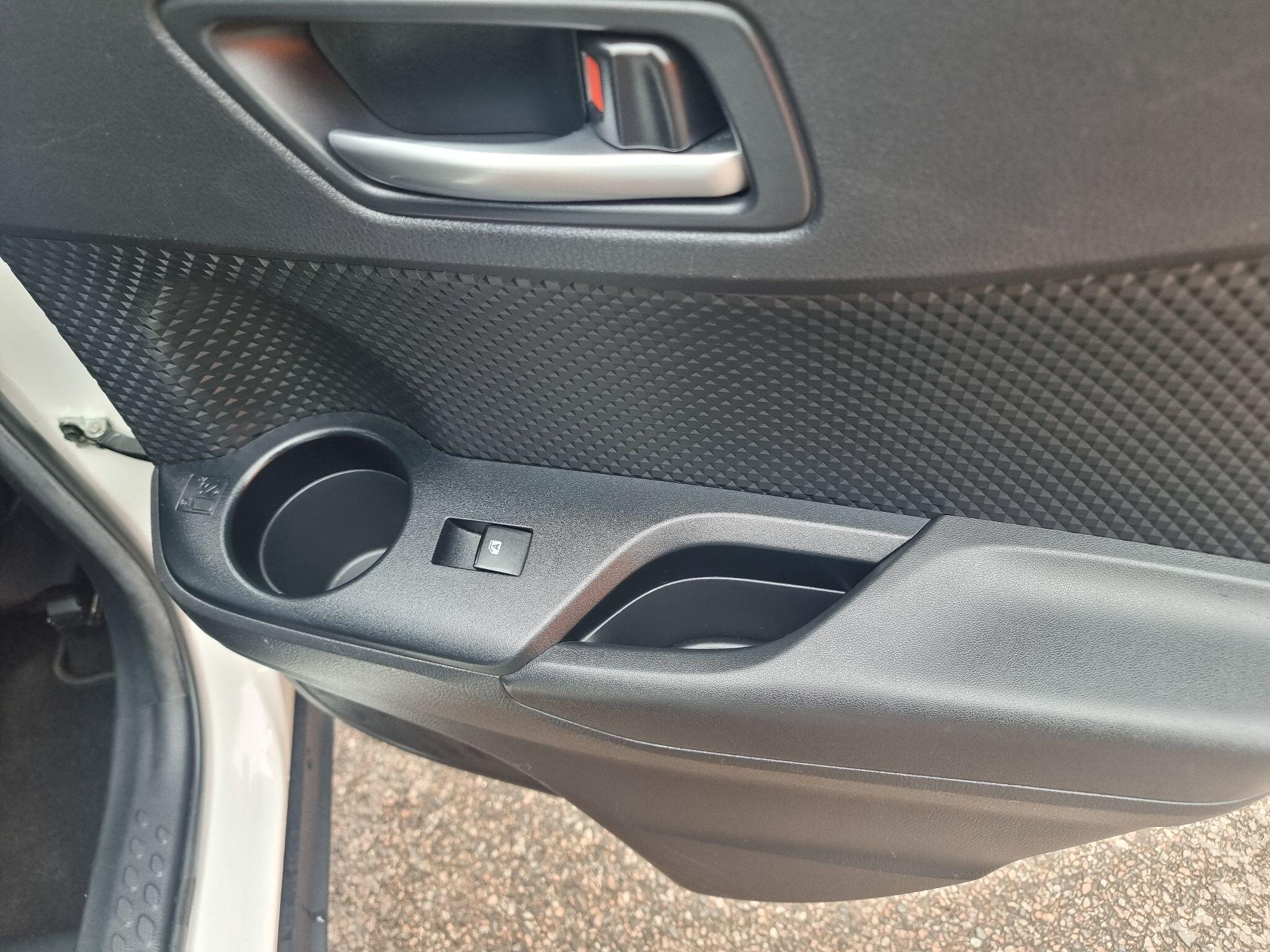 Toyota C-HR view 21