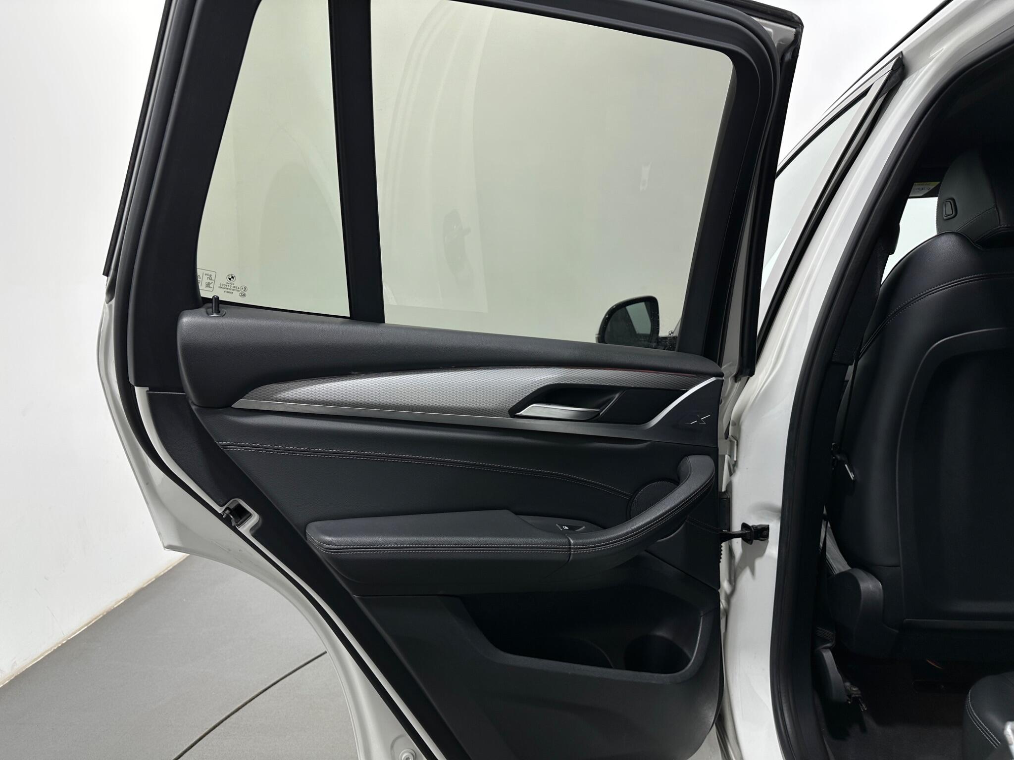 BMW X3 view 40