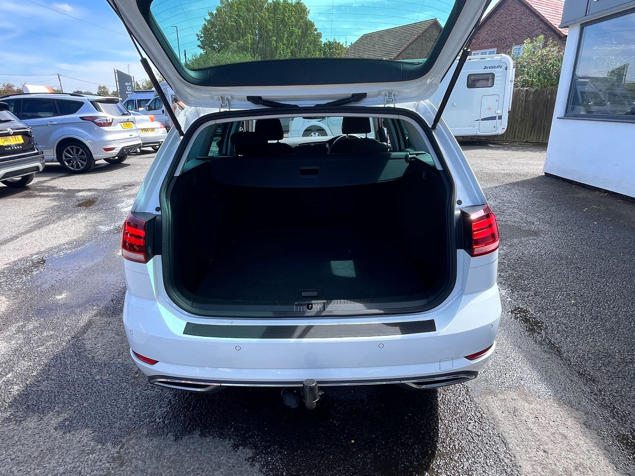 Volkswagen Golf view 11