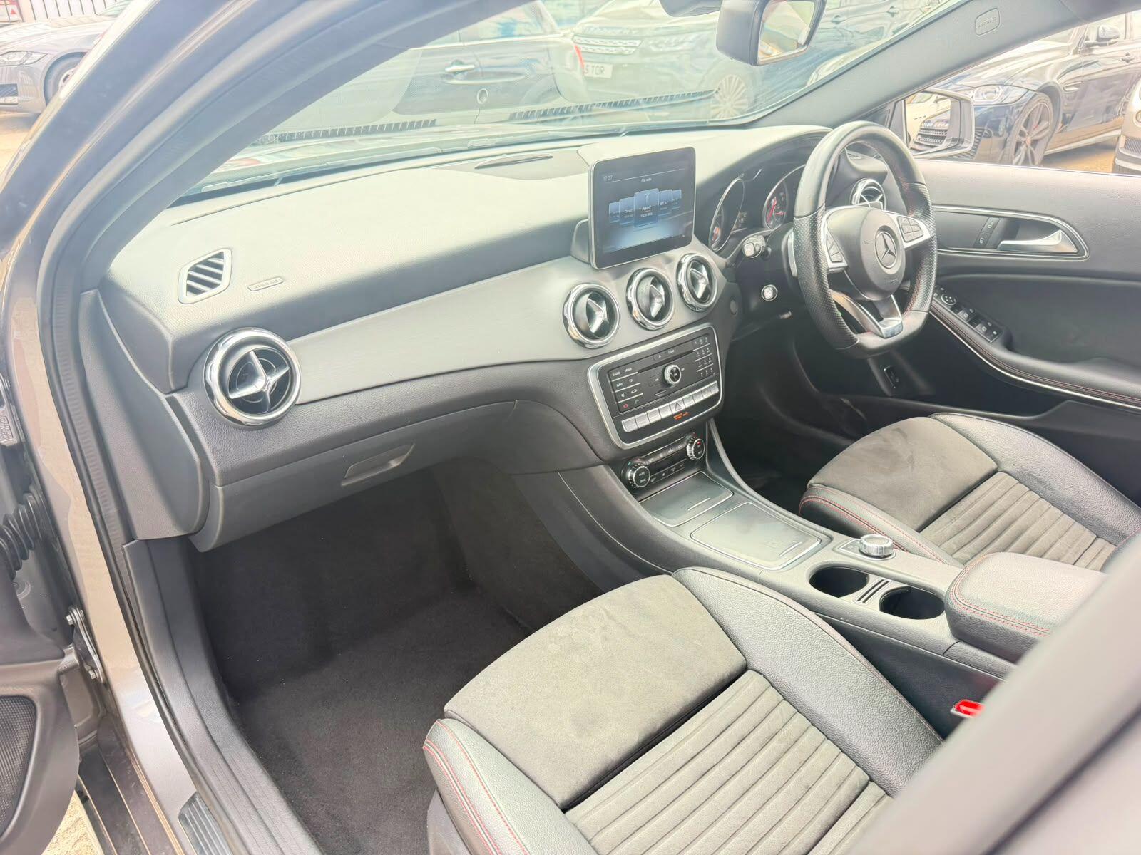 Mercedes-Benz Gla view 9