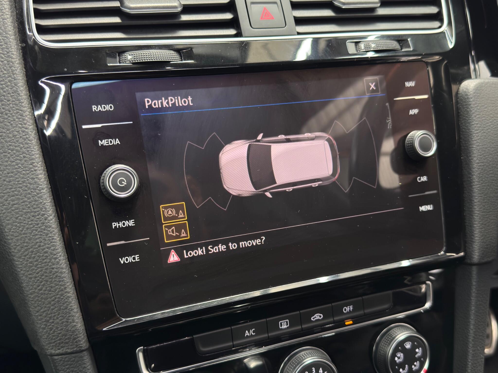 Volkswagen Golf view 14
