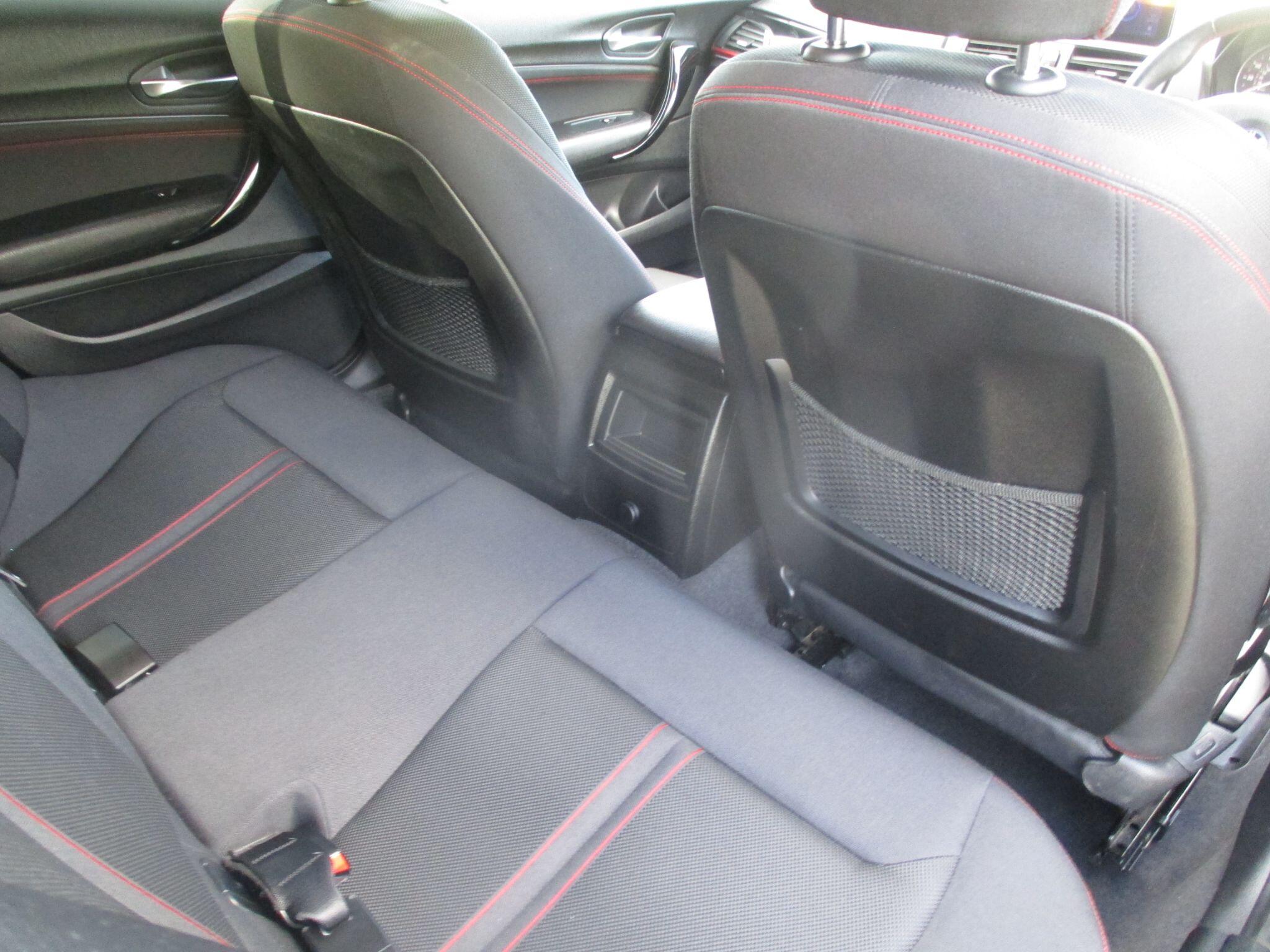 BMW 1 Series view 26