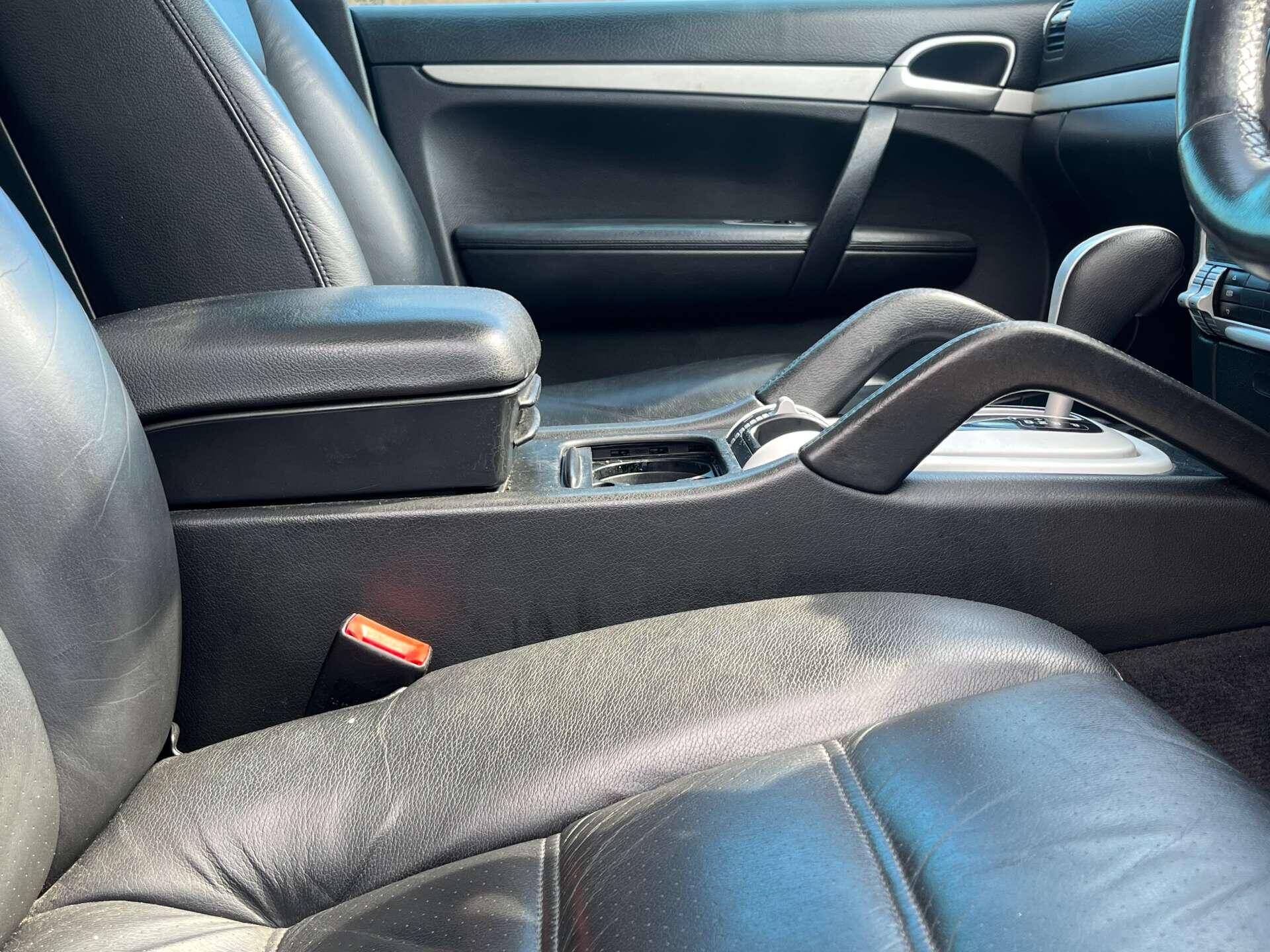 Porsche Cayenne view 29