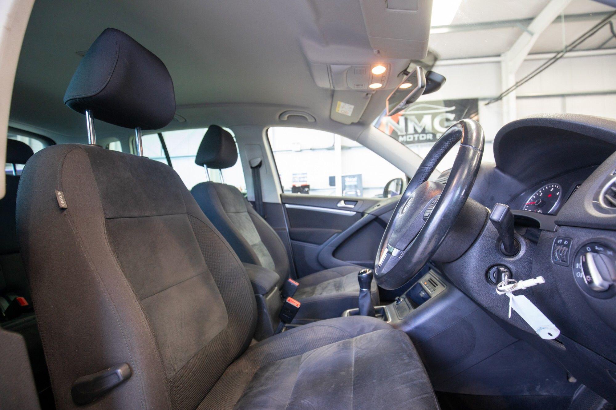 Volkswagen Tiguan view 4