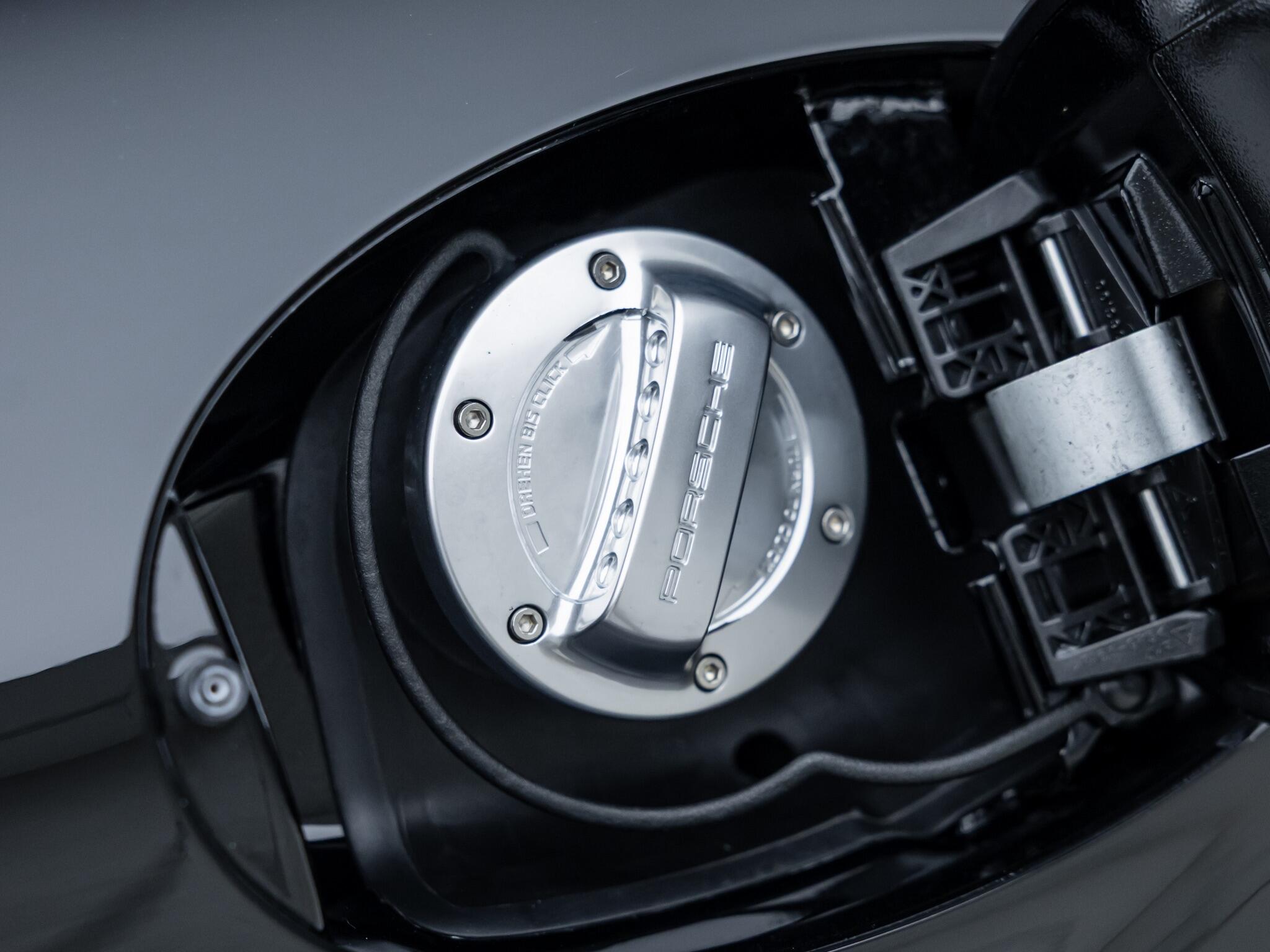 Porsche 911 view 50